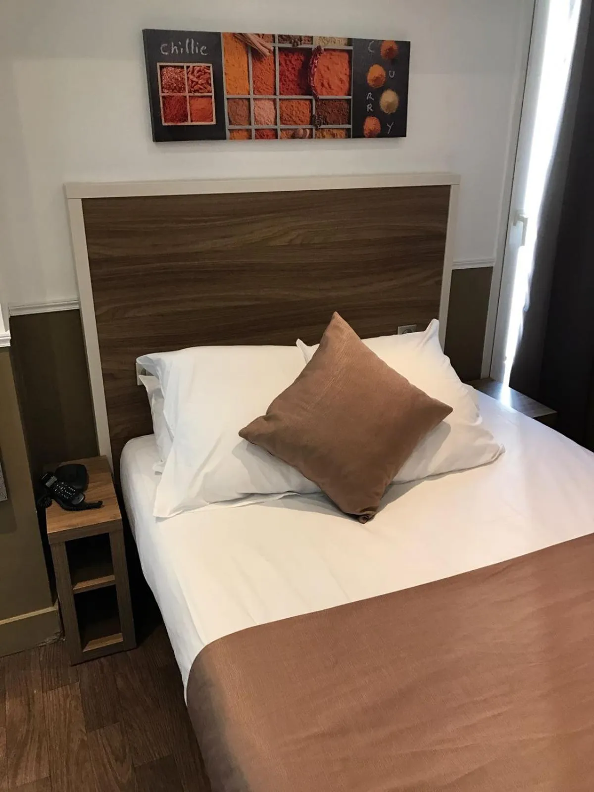 Bed in Grand Hotel Nouvel Opera