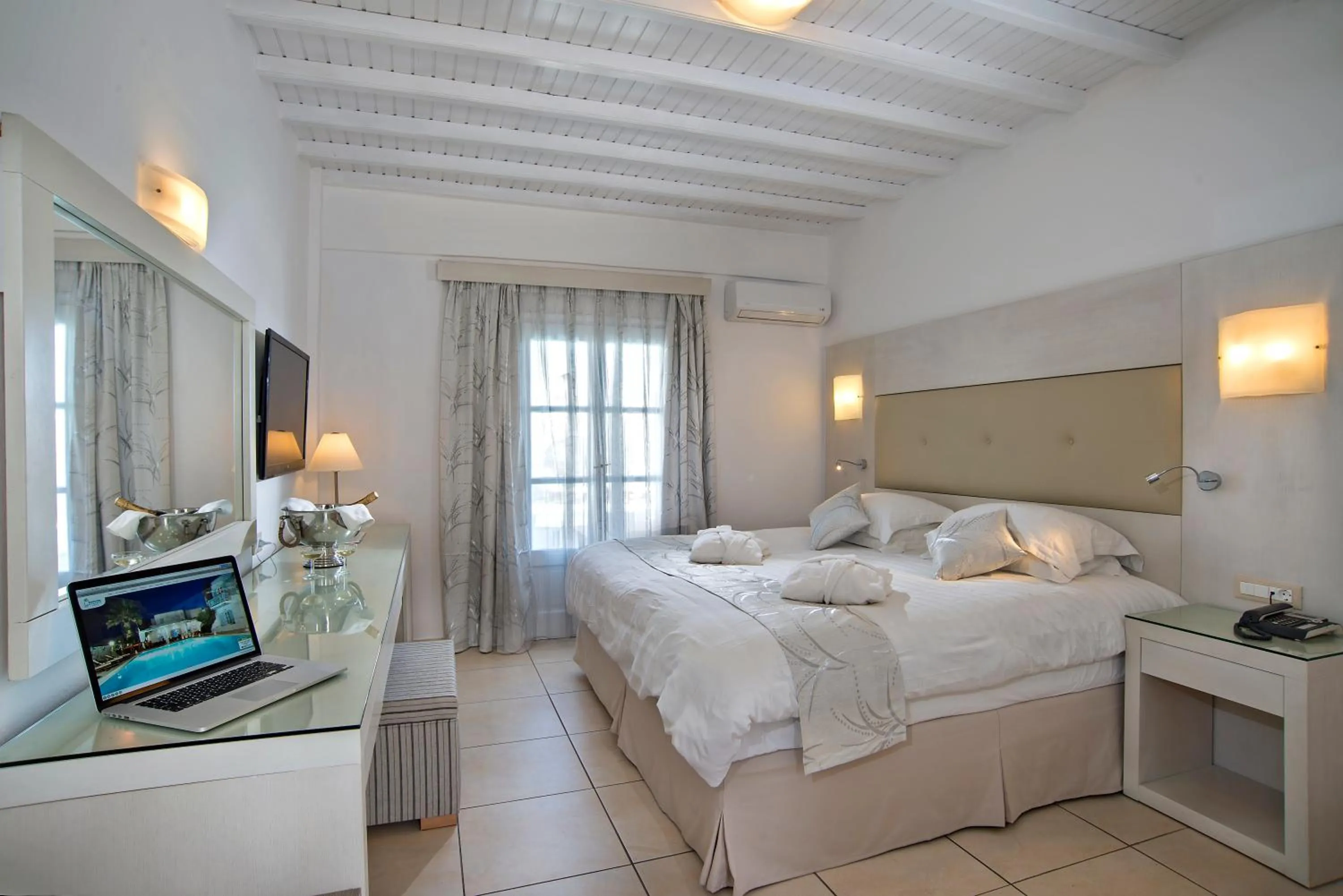 Mountain view, Bed in Dionysos Luxury Hotel Mykonos