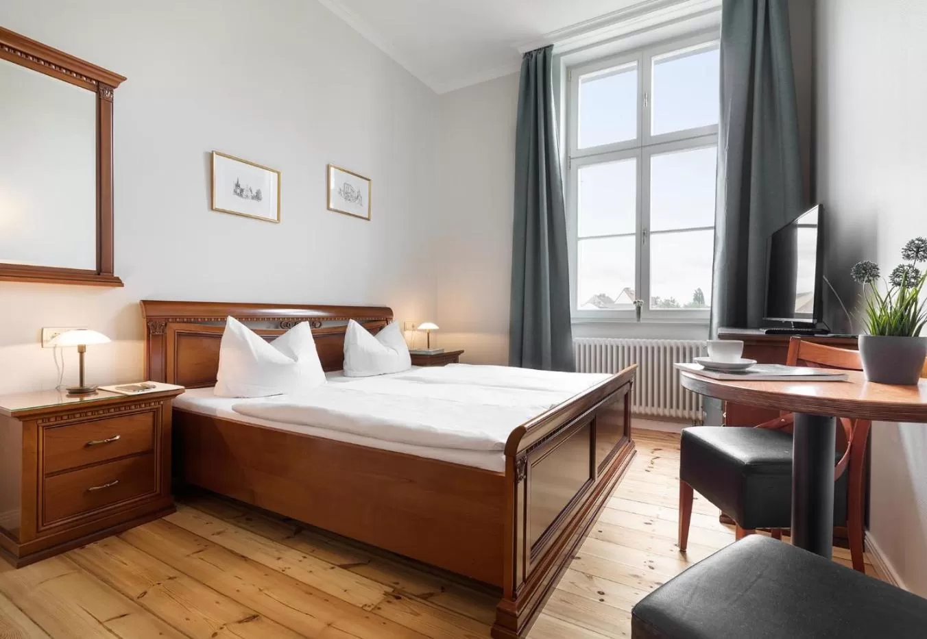 Photo of the whole room, Bed in Hotel Prinz Heinrich