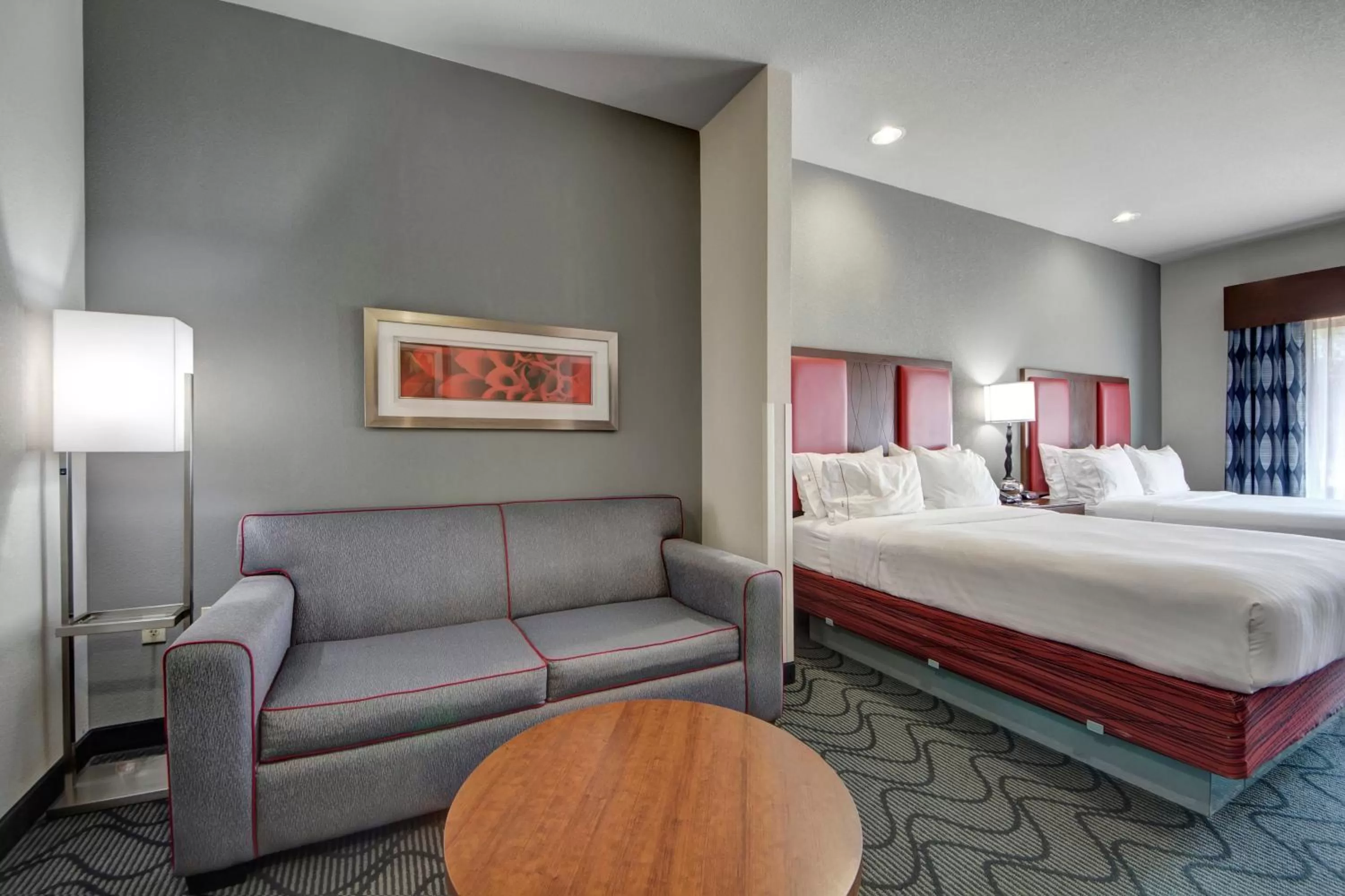Photo of the whole room, Bed in Holiday Inn Express and Suites Oklahoma City North by IHG