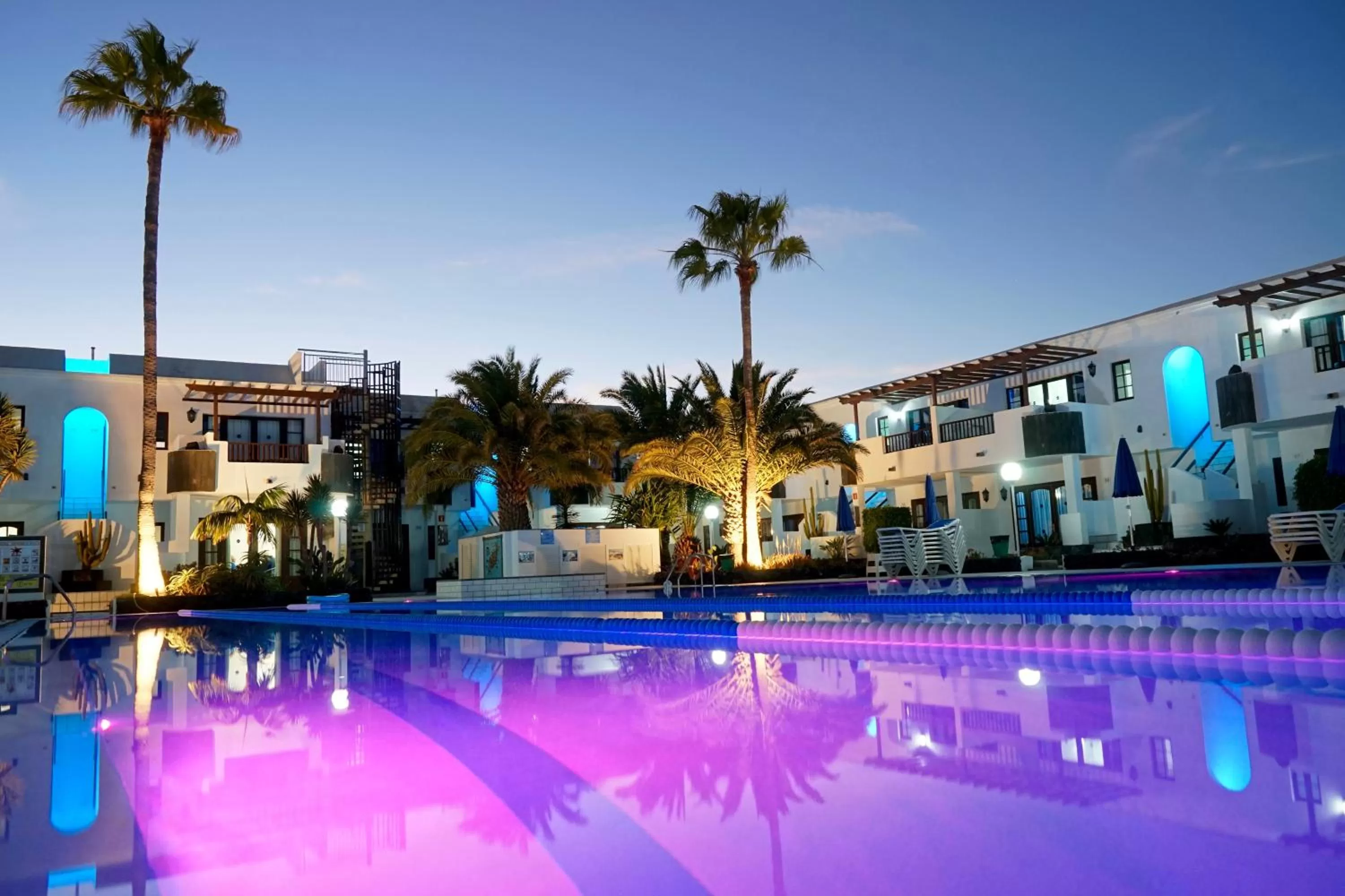 Property building in Plaza Azul