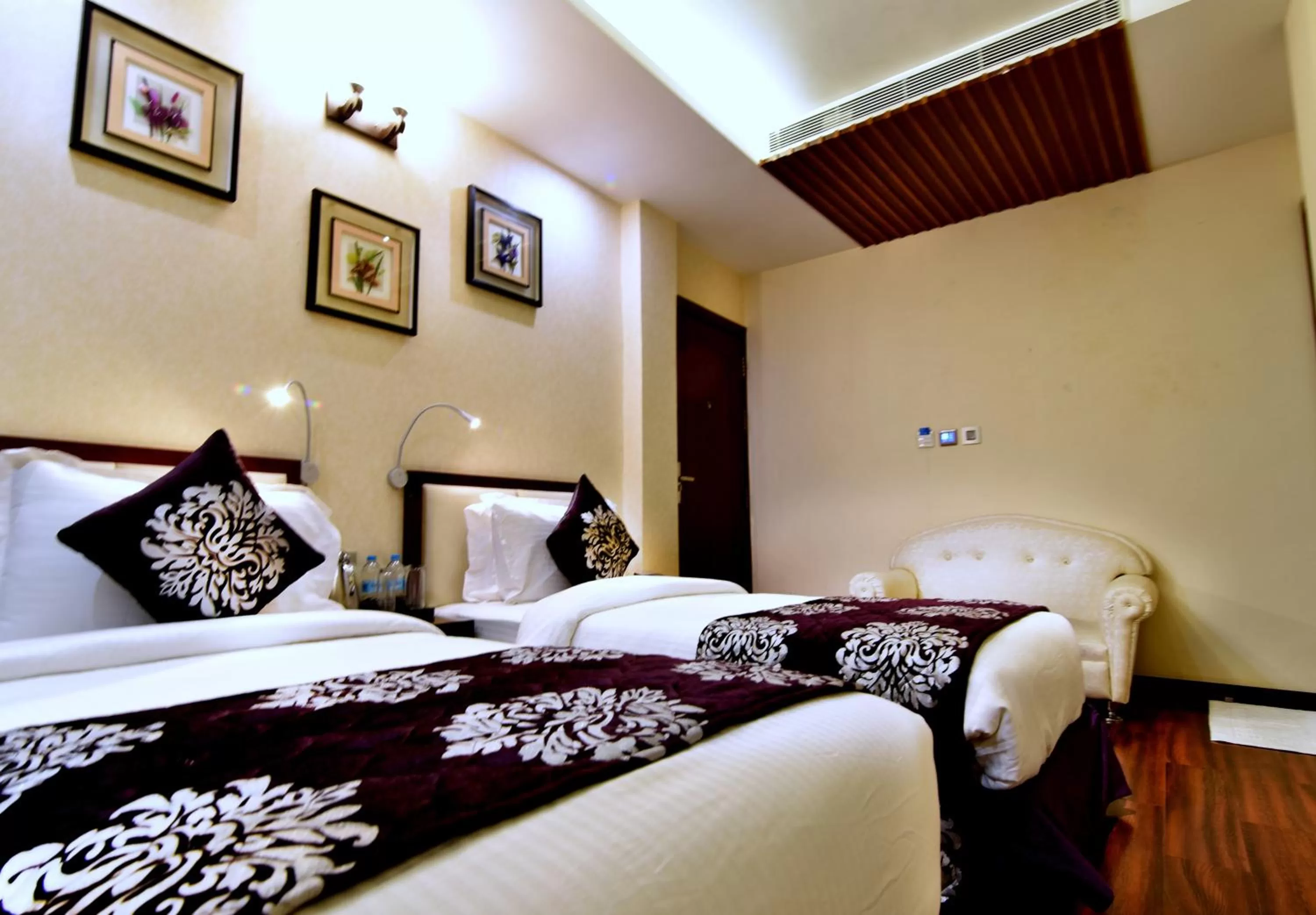 Photo of the whole room, Bed in Hotel Kama International