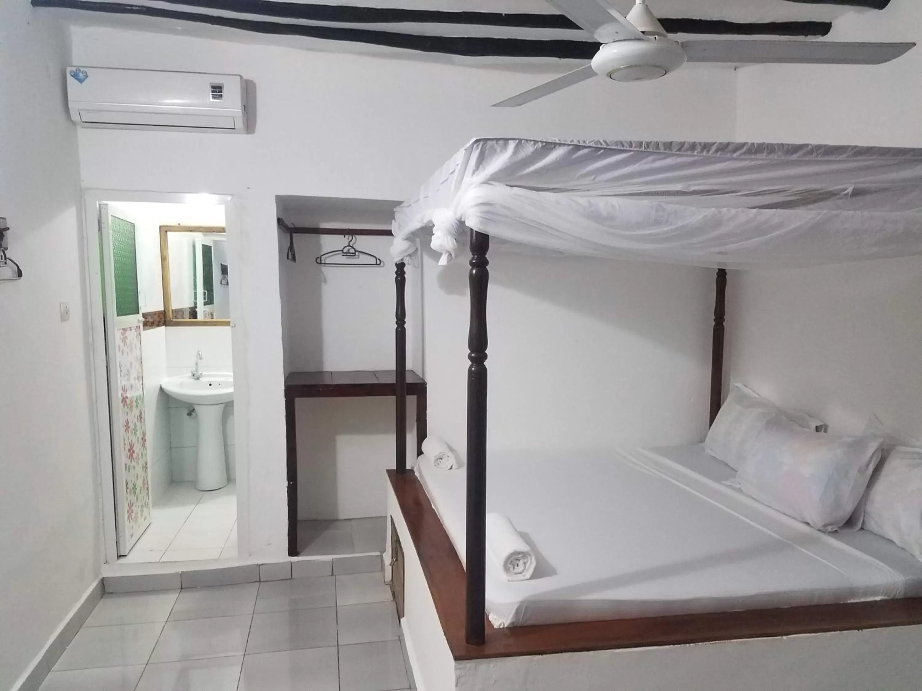 Baraka Aquarium Bungalows