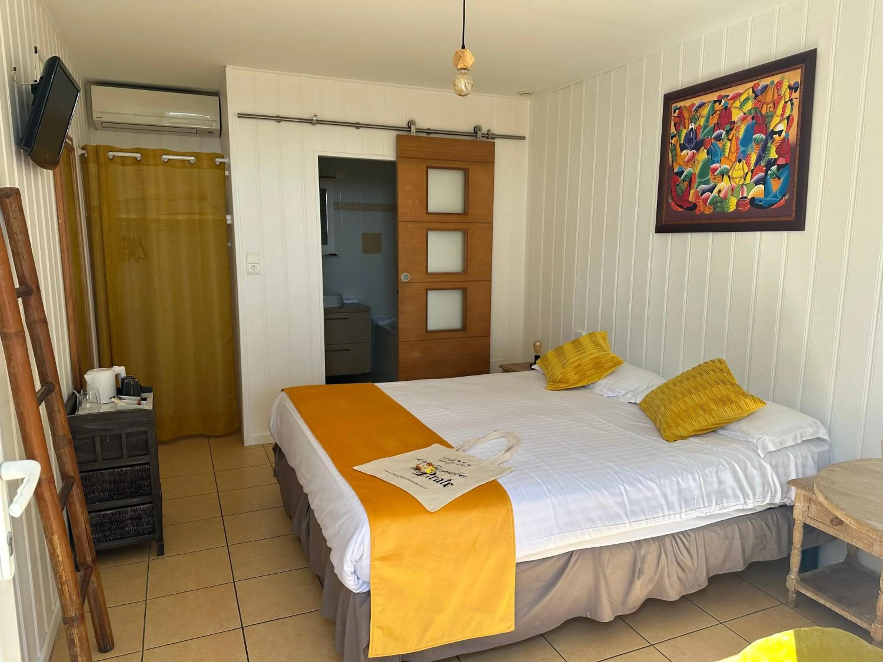 Bed in Hôtel La Fiancée du Pirate