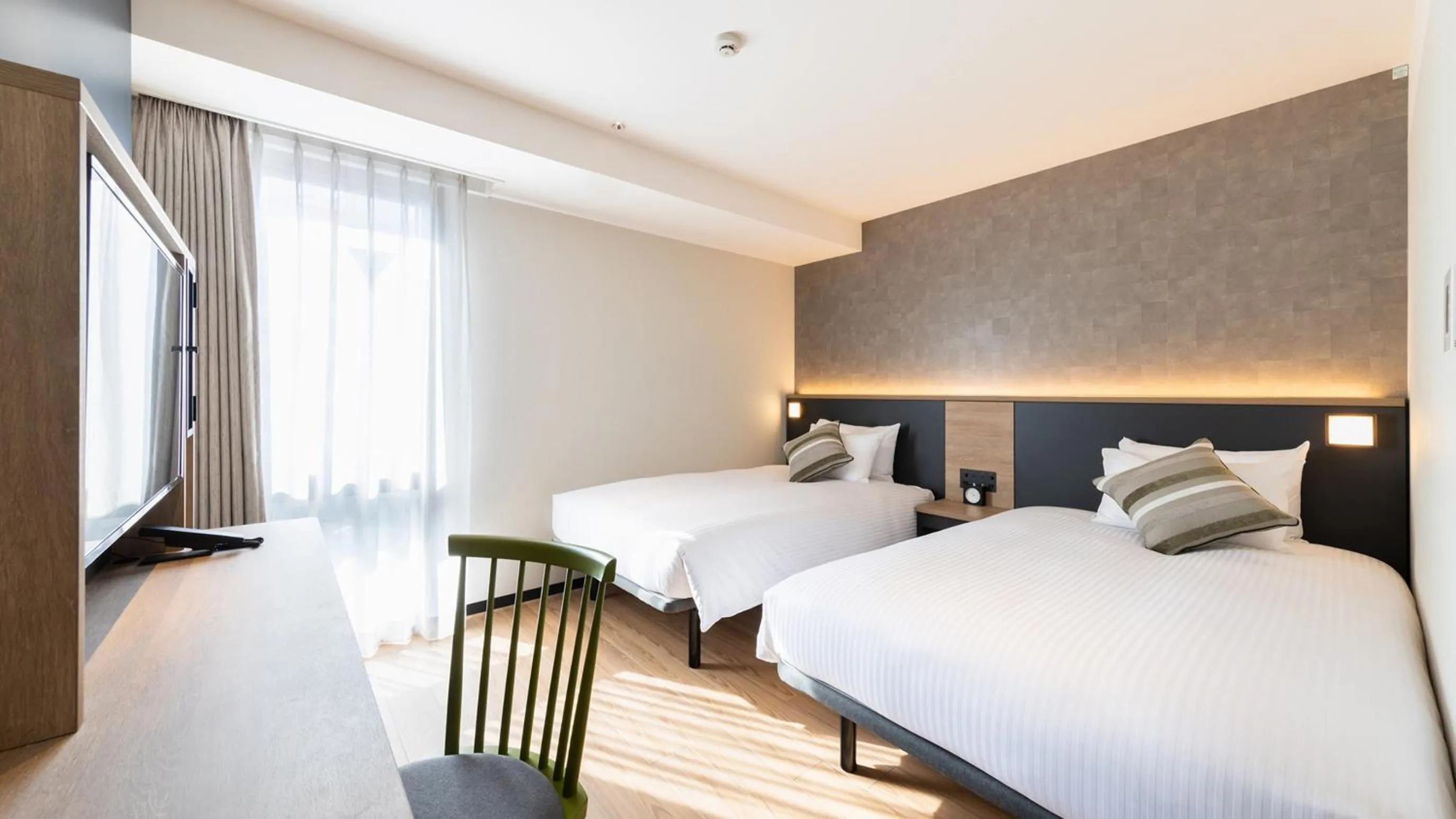 Bed in JR-East Hotel Mets Yokohama