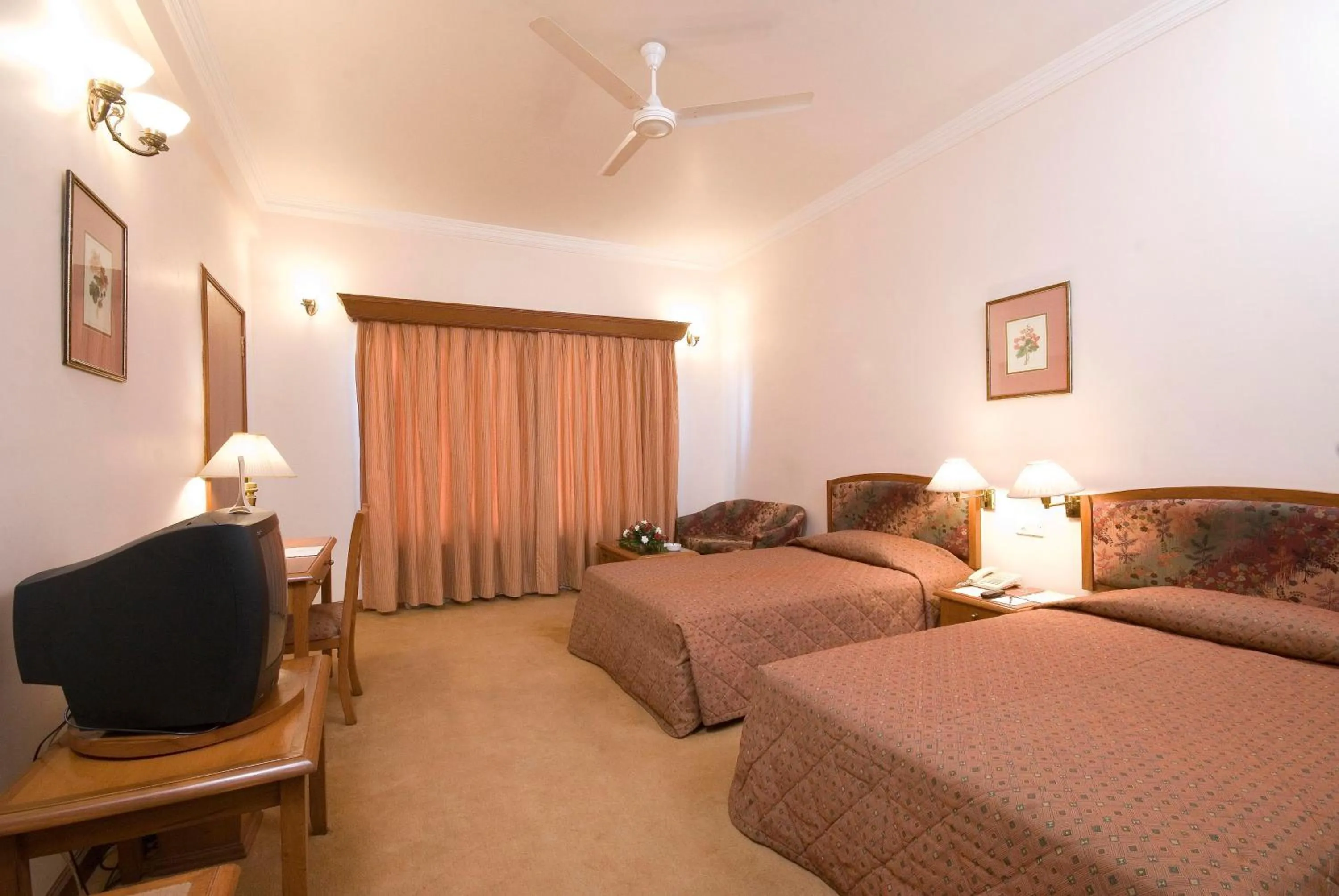 Suite - single occupancy in Hotel Express Residency-Jamnagar