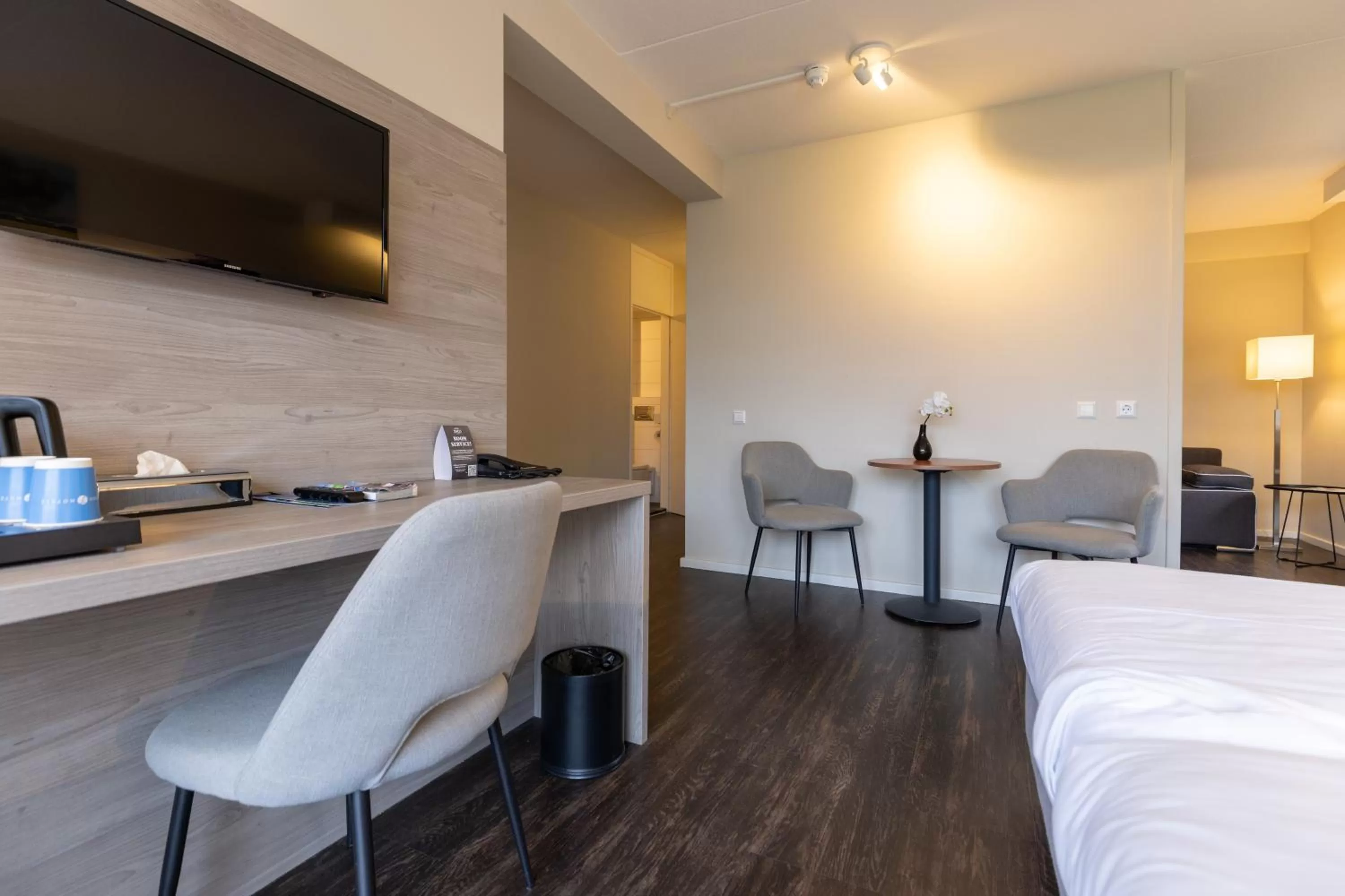 Seating area, Bed in Fletcher Hotel-Restaurant Frerikshof