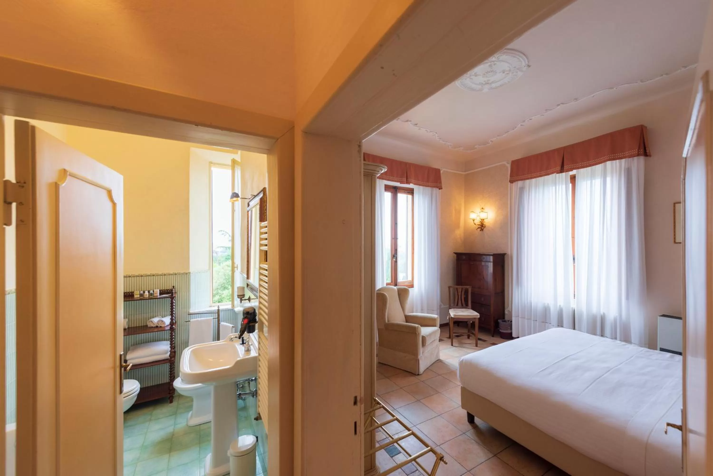 Bed in Villa Scacciapensieri Boutique Hotel