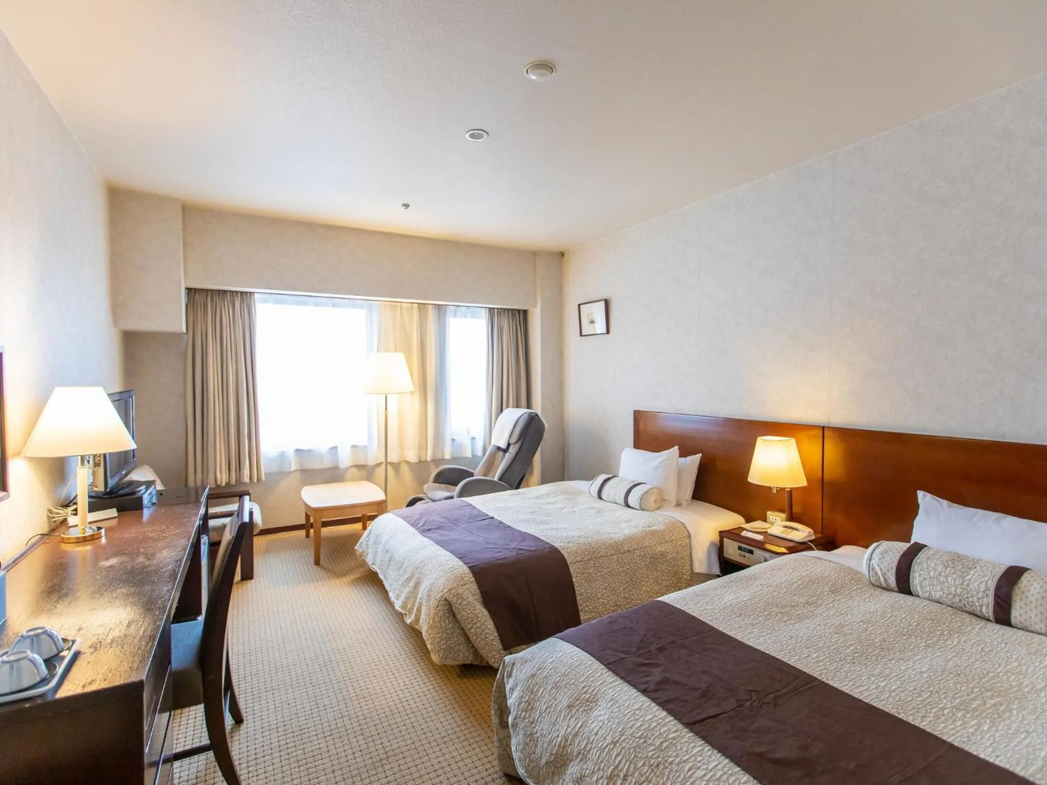 Photo of the whole room, Bed in Kanazawa Kokusai Hotel