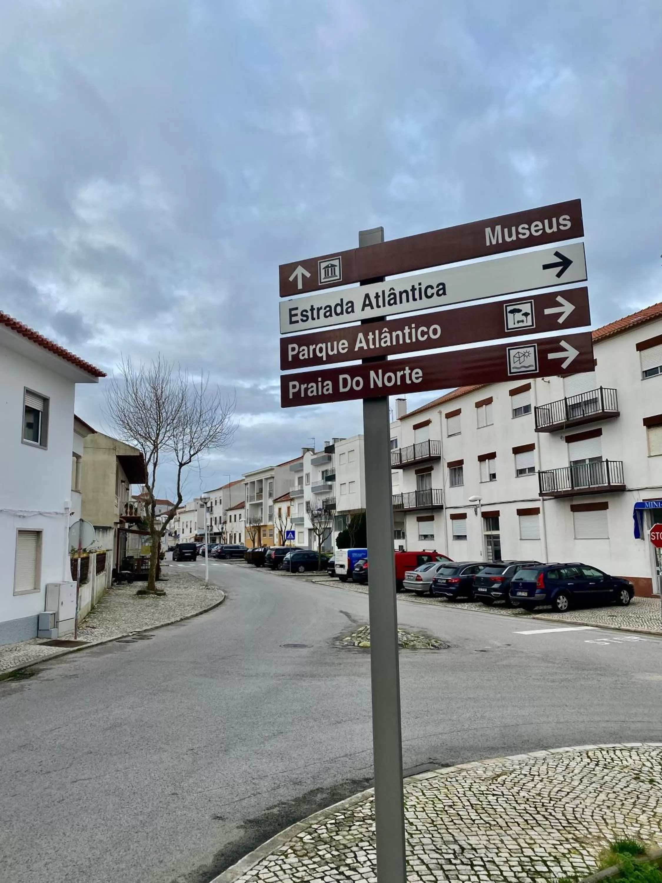 Quiet street view, Property Building in Spray B&B Sitio in Nazare Mini bar, European style