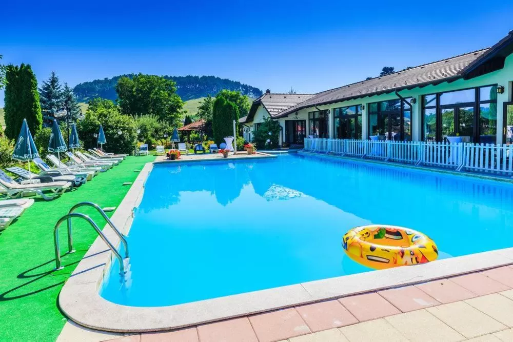 Summer, Swimming Pool in Hotel Bielmann