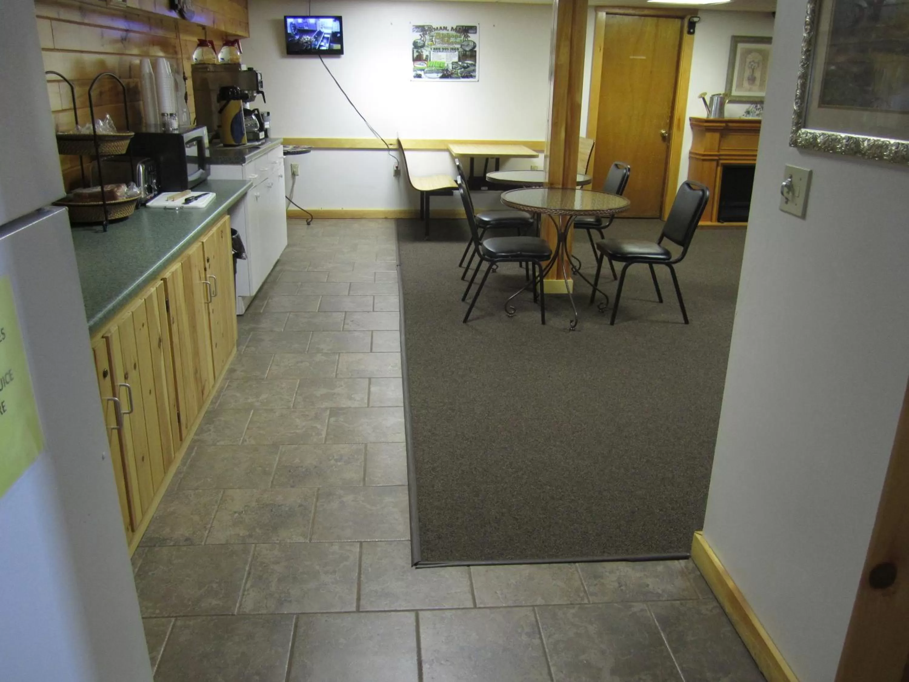 Food and drinks, Kitchen/Kitchenette in Bishops Country Inn Motel