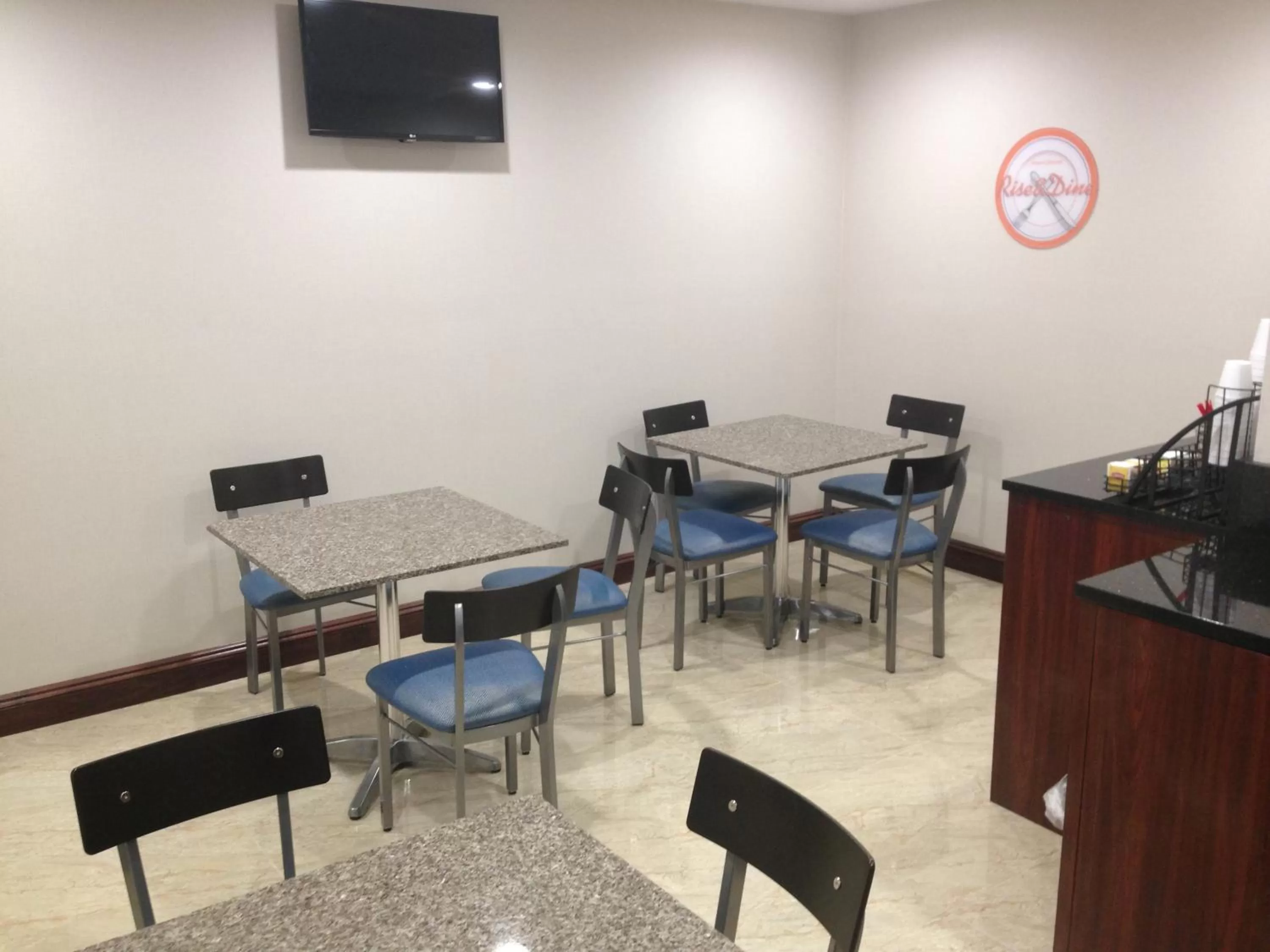 Restaurant/places to eat in Rockaway Hotel