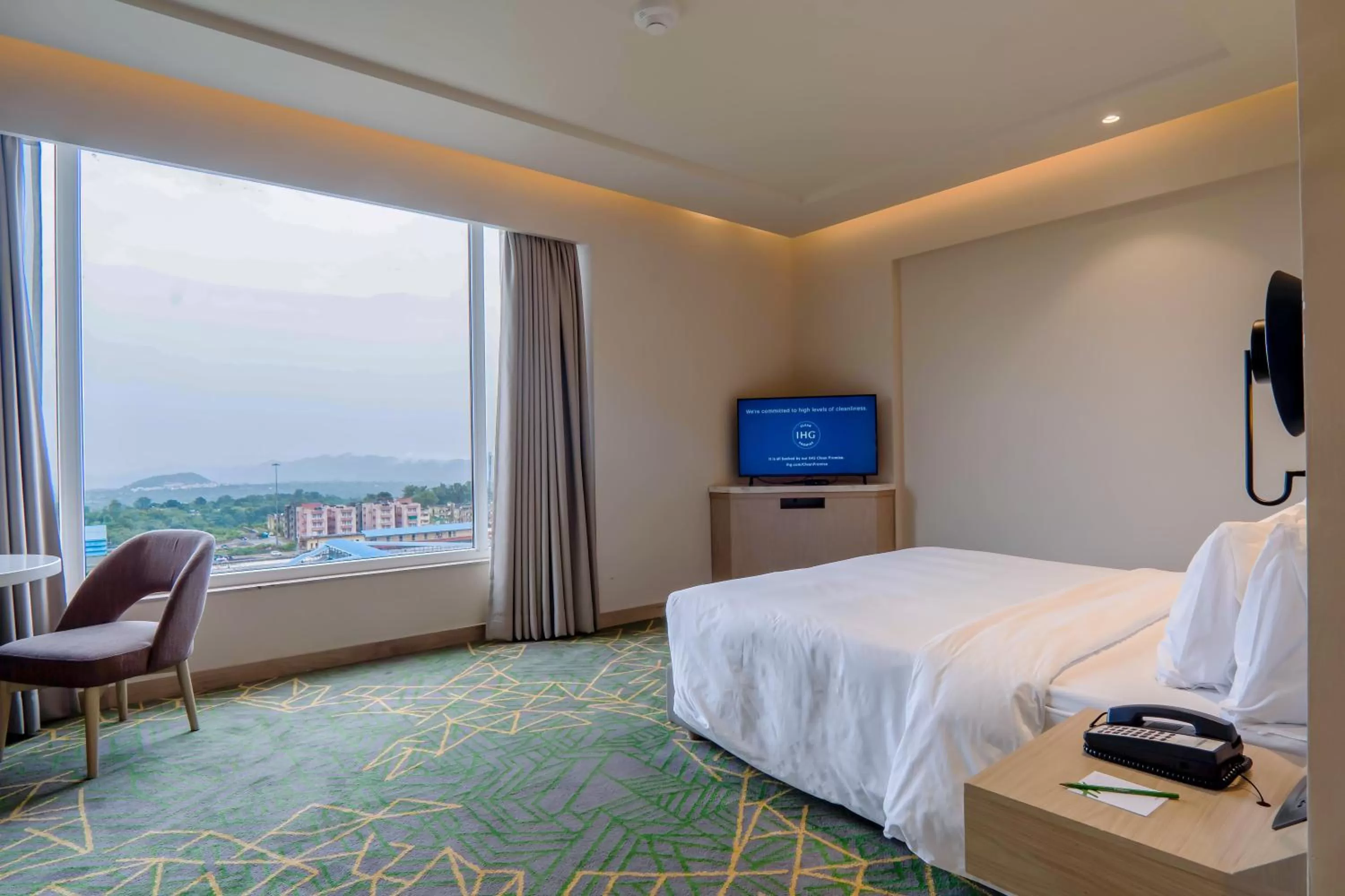 TV and multimedia, Bed in Holiday Inn Katra Vaishno Devi by IHG