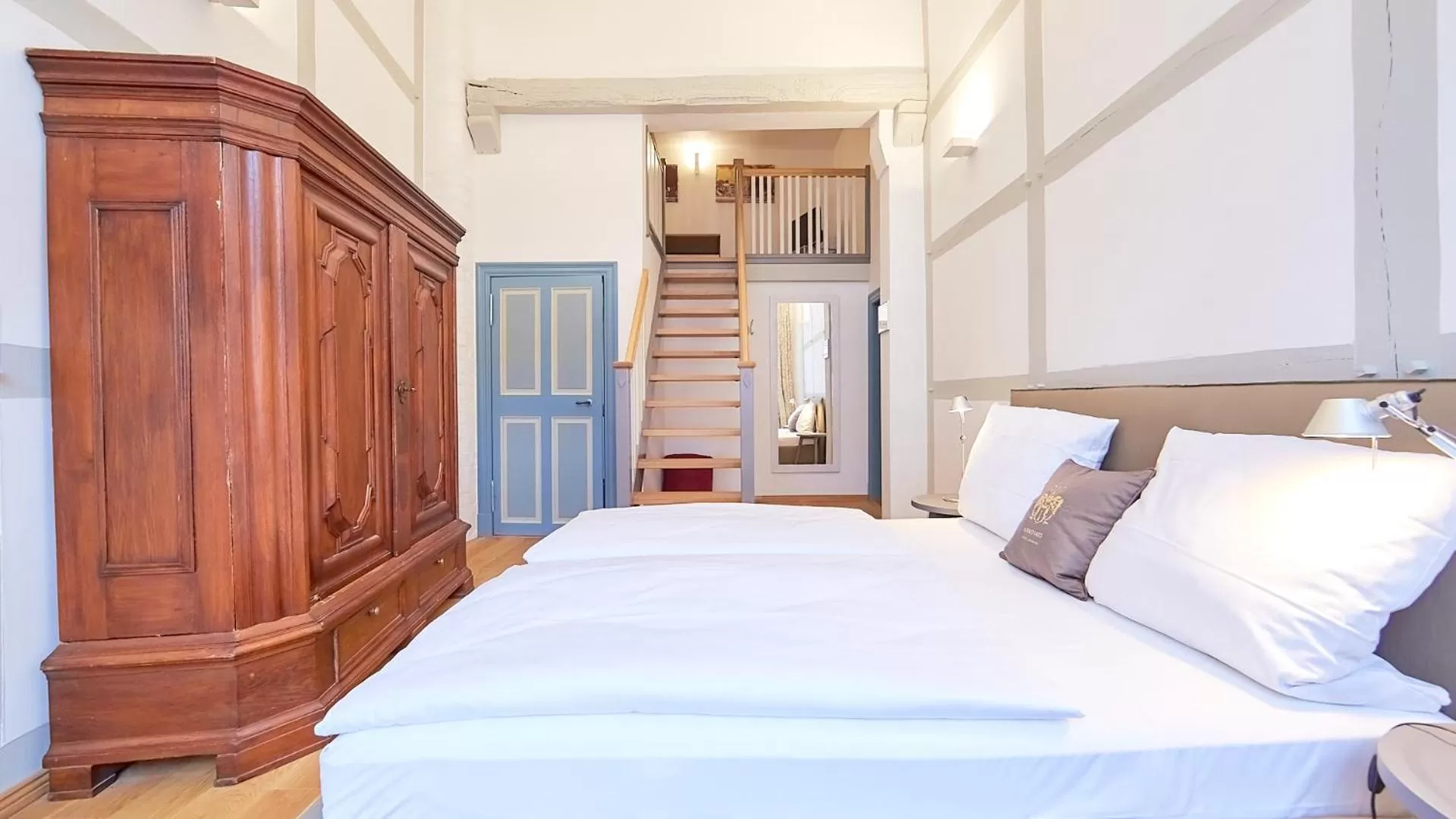 Photo of the whole room, Bed in Anno 1433 Hotel Lüneburg