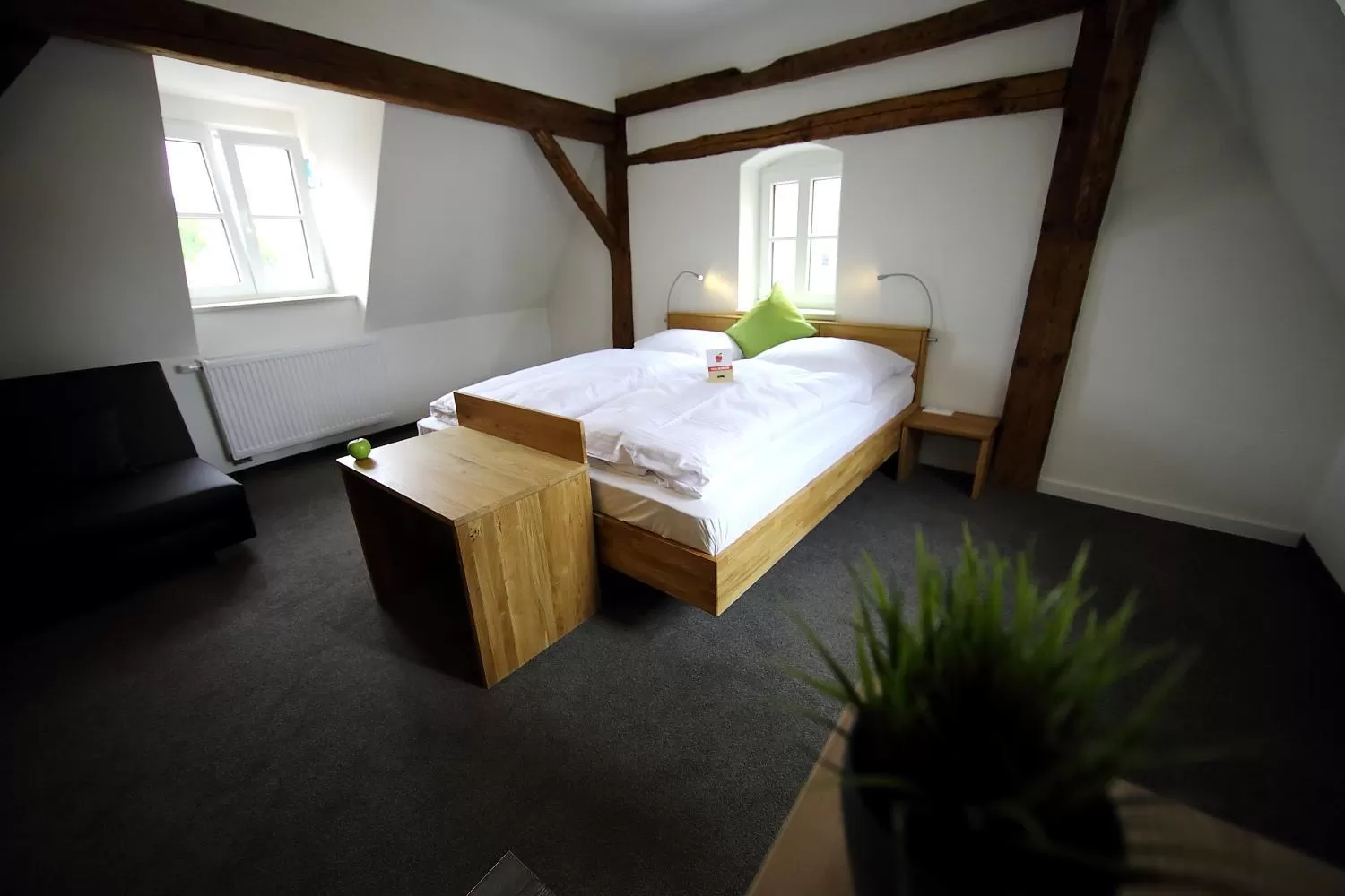 Bed in Schieners Hotel & Apfelhof Apartments