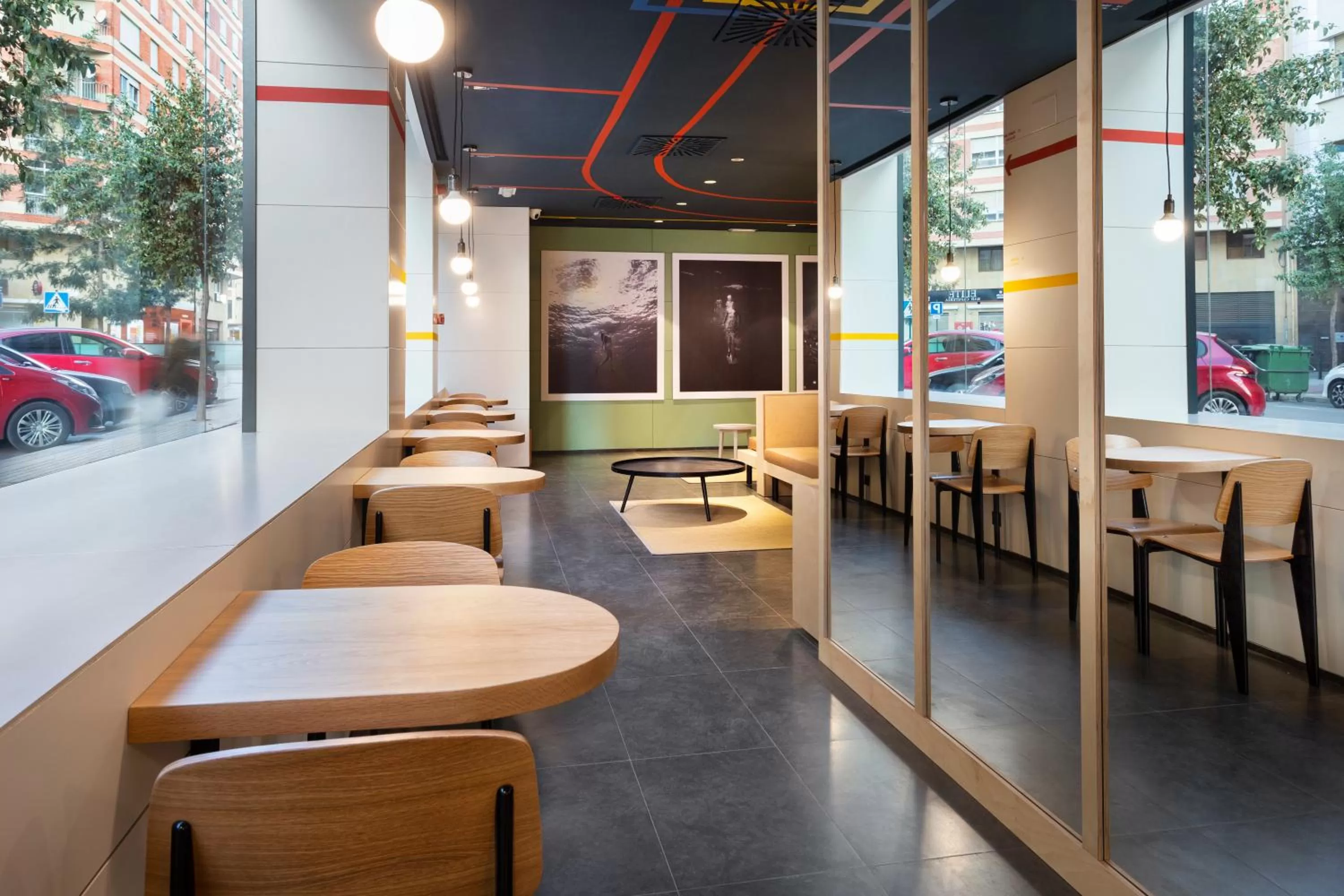 Lounge or bar in B&B HOTEL Castellón