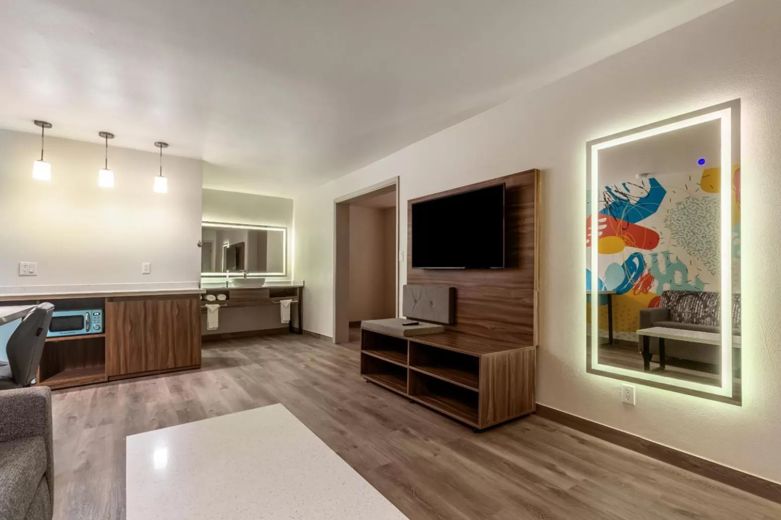 TV and multimedia in Signature Inn Houston Galleria