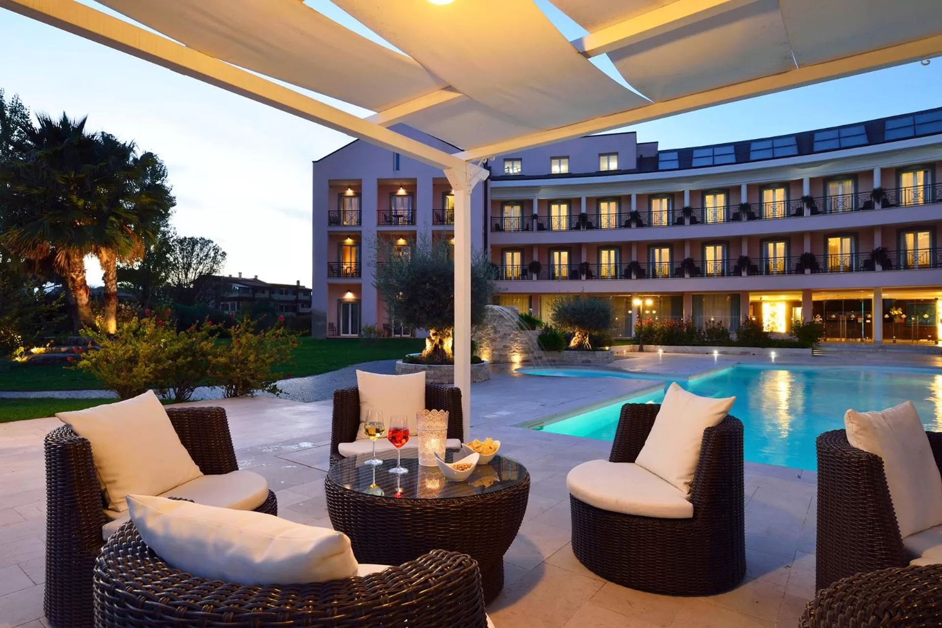 Swimming pool in Hotel Isola Sacra Rome Airport