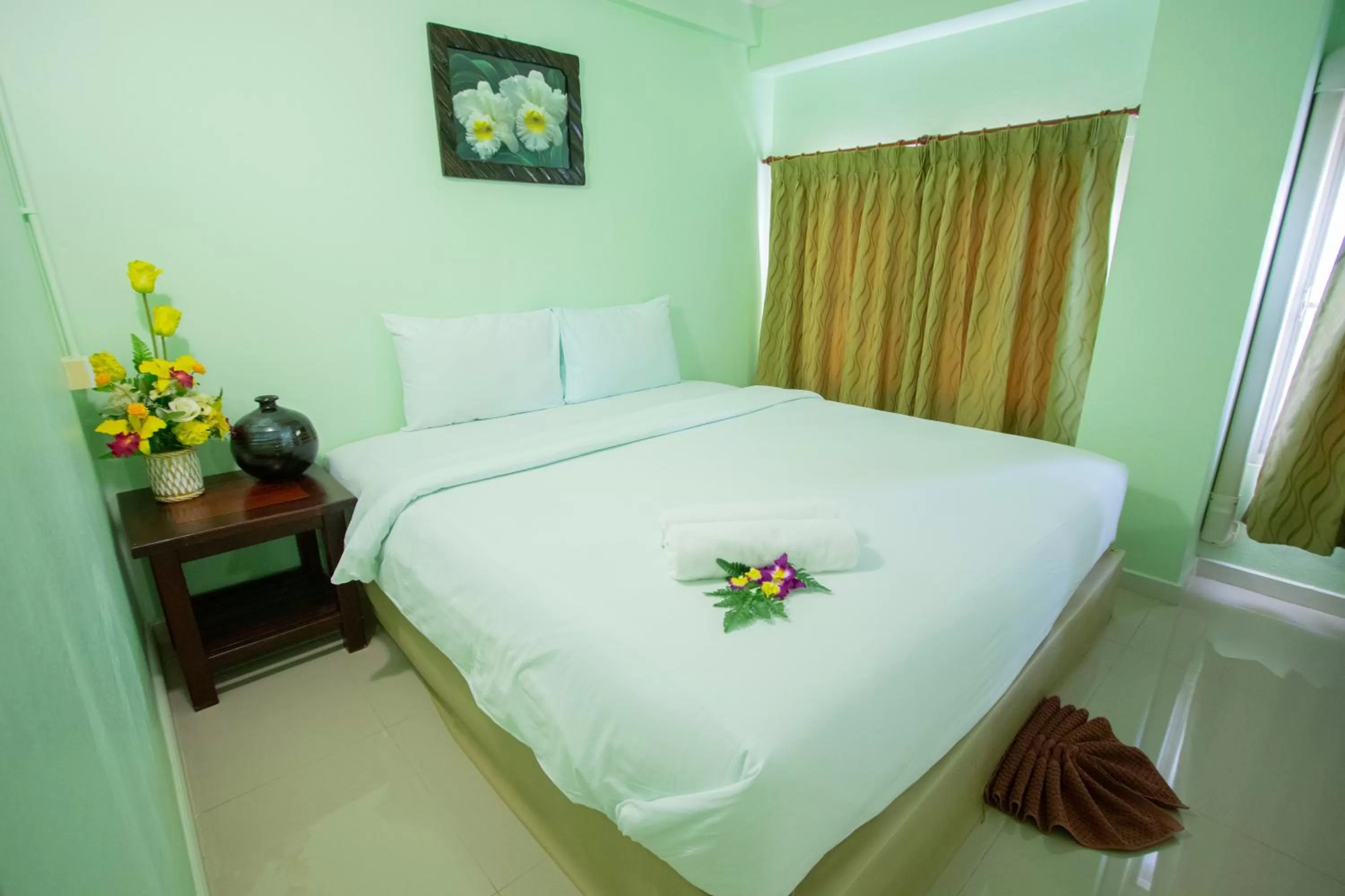Photo of the whole room, Bed in Anchalee Resort