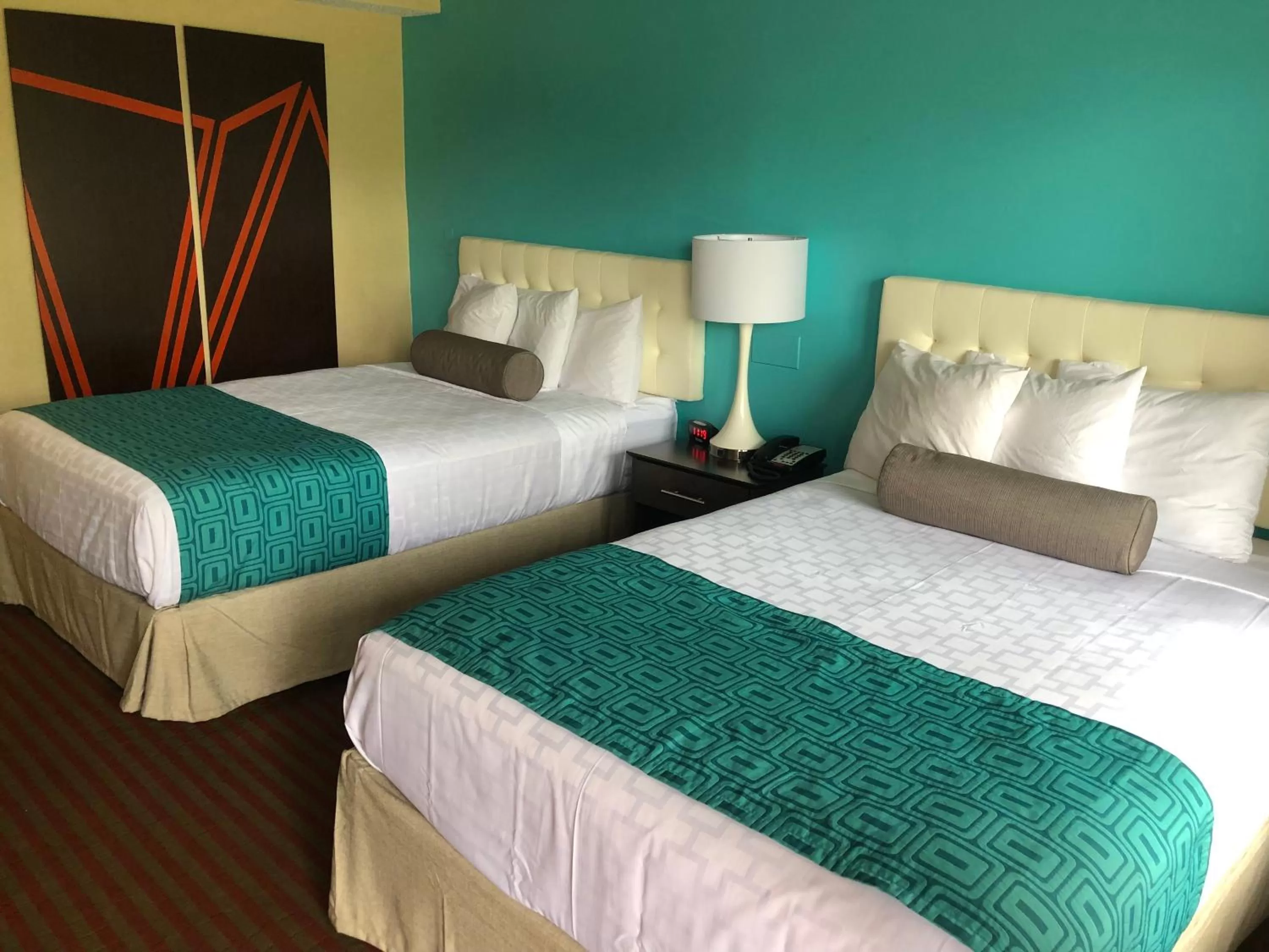 Bed in Howard Johnson by Wyndham Rocky Hill