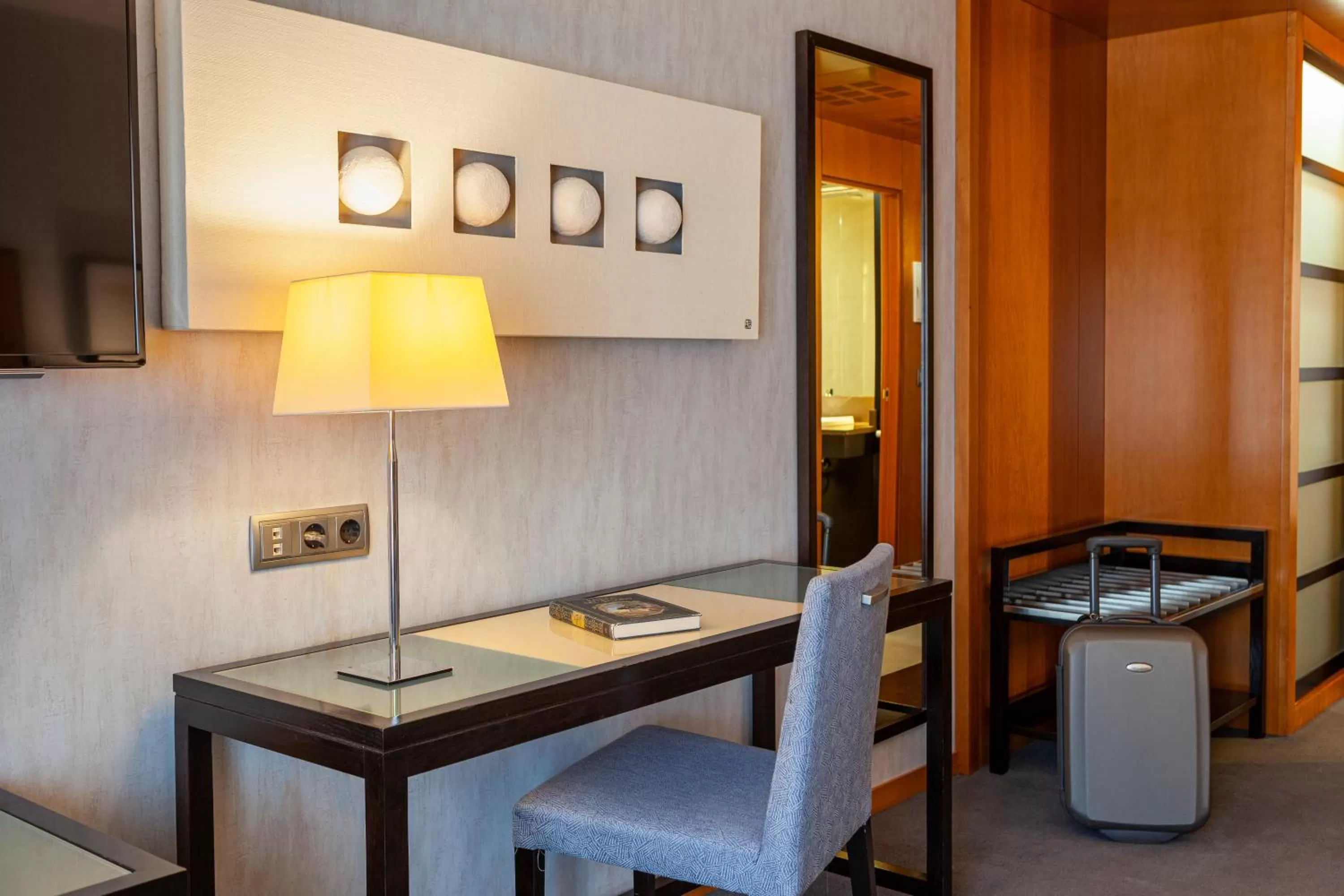 Photo of the whole room in Hotel Macià Real De La Alhambra