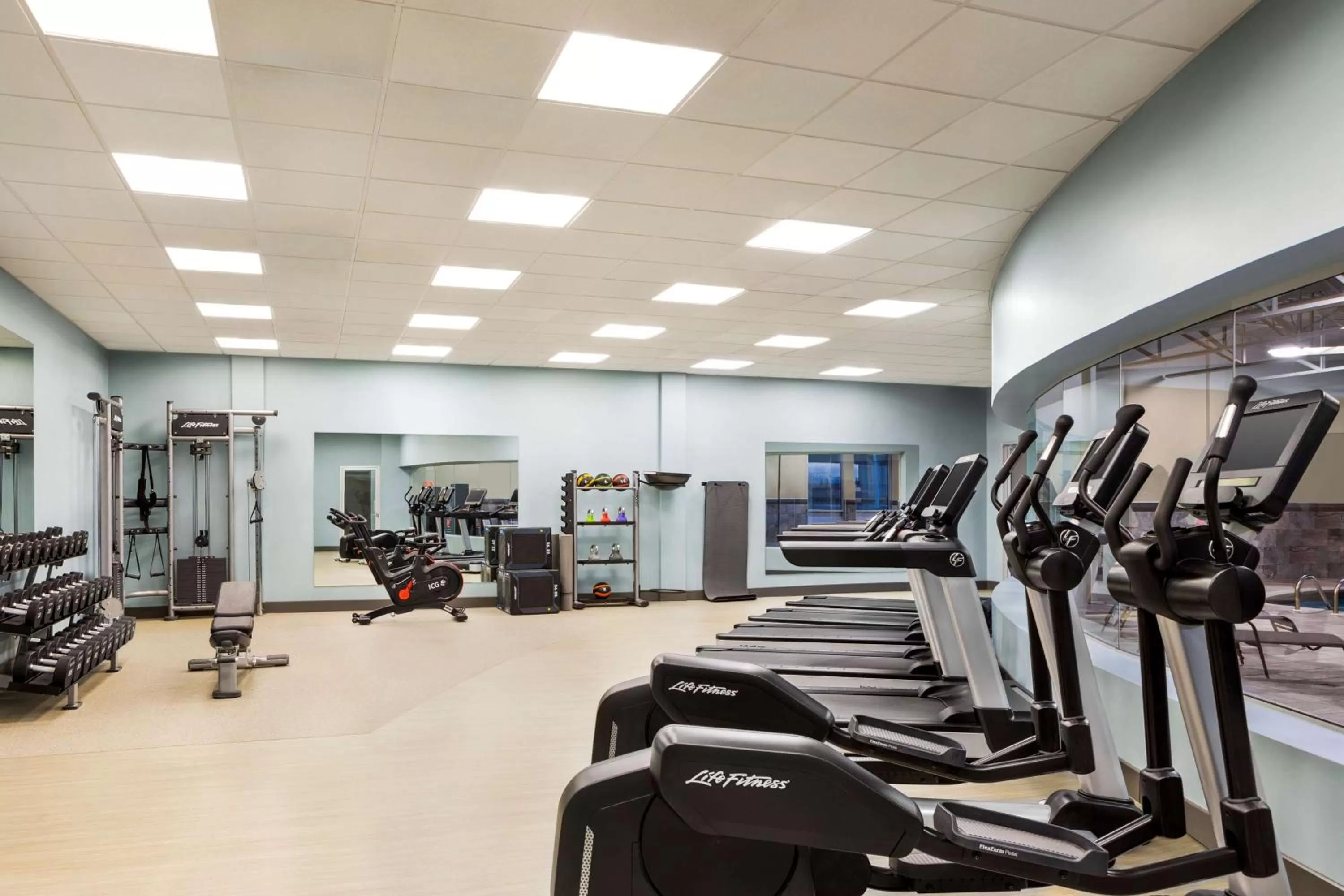 Fitness centre/facilities in Doubletree By Hilton Pointe Claire Montreal Airport West