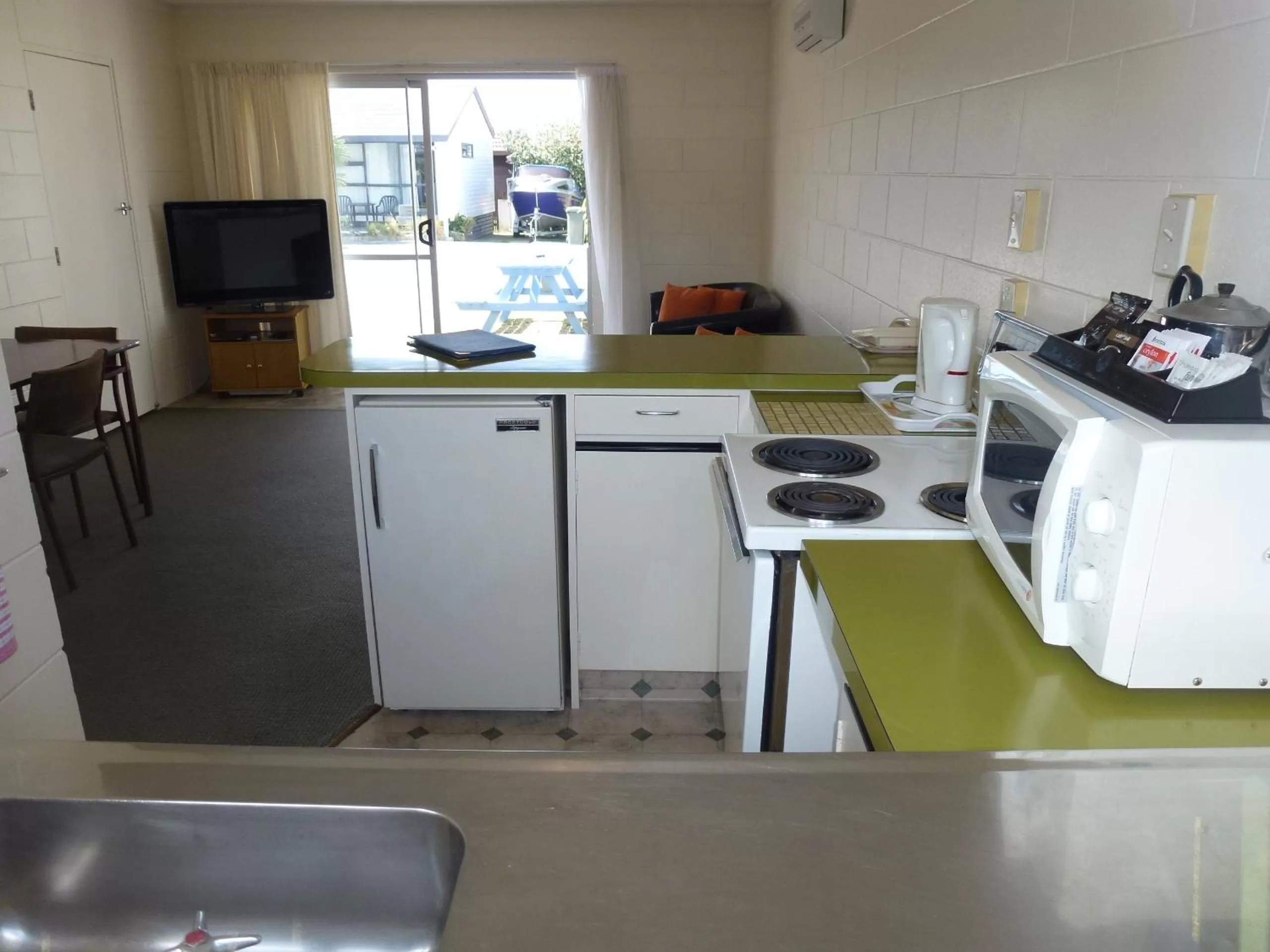 Kitchen or kitchenette, Kitchen/Kitchenette in Mana-Nui Motel