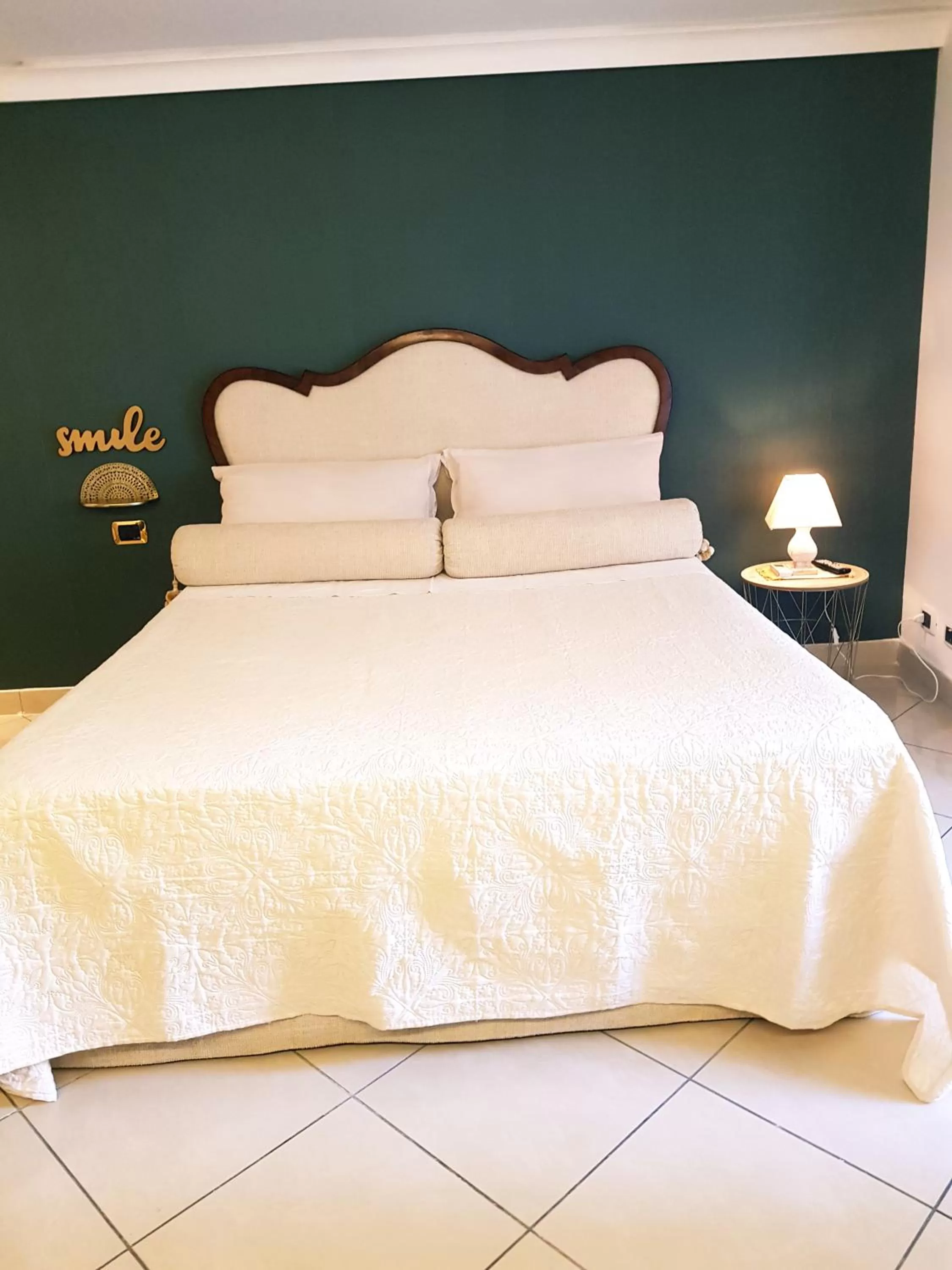 Bed in Medina Central