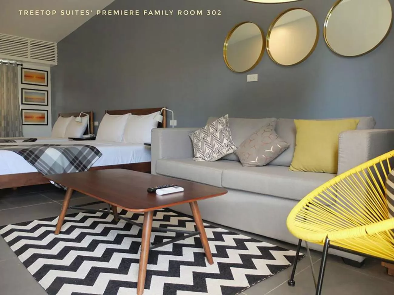 Living room, Bed in Treetop Suites