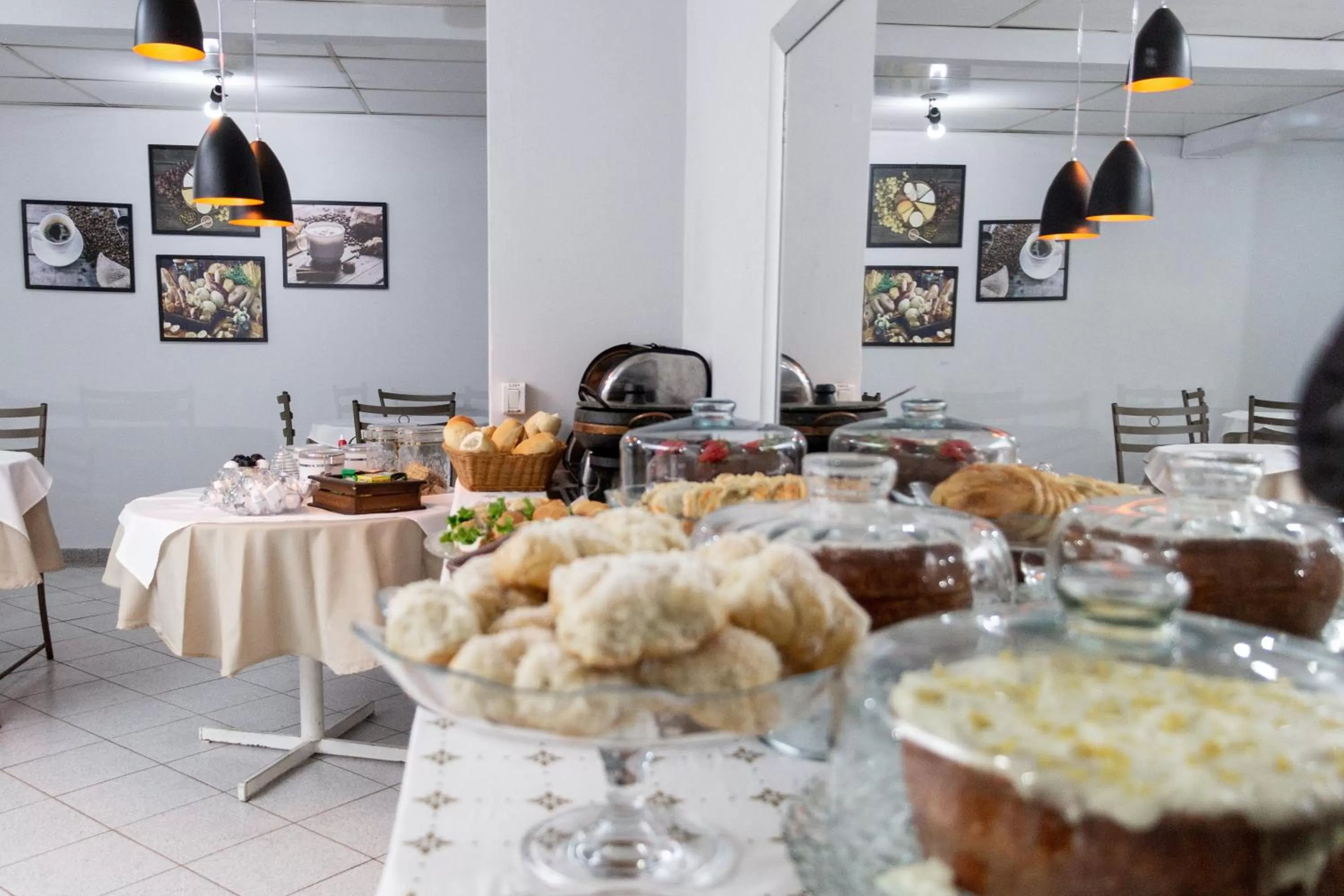 Breakfast, Restaurant/Places to Eat in Hotel Alfa de Bauru Ltda