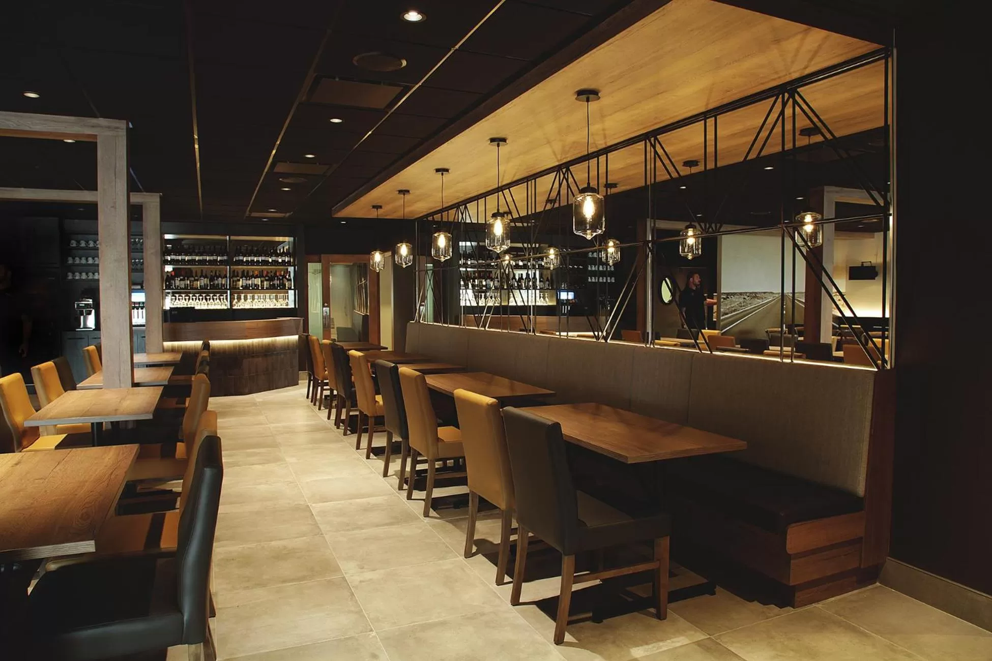 Restaurant/places to eat in Complexe Hotelier Le 55