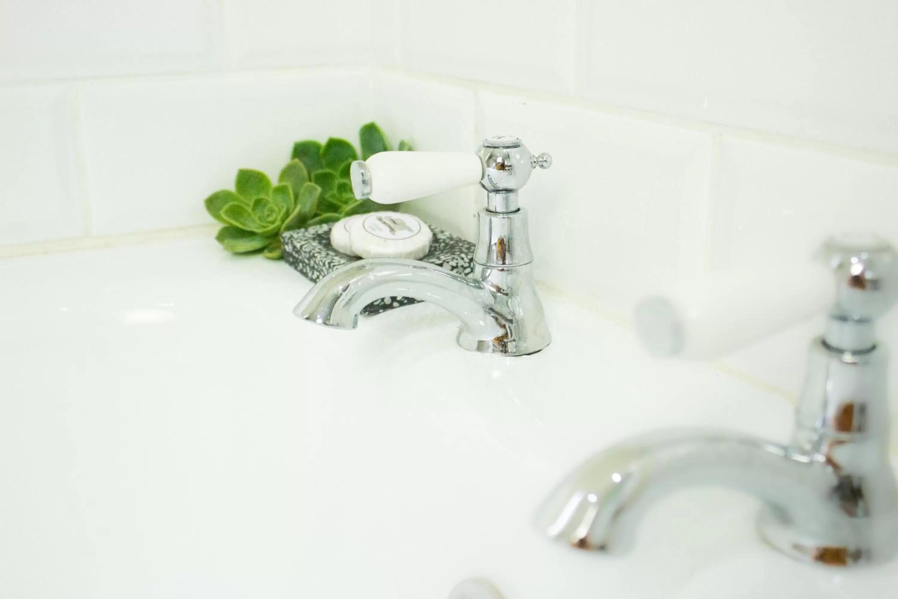 Bathroom in Ben's Bed and Breakfast