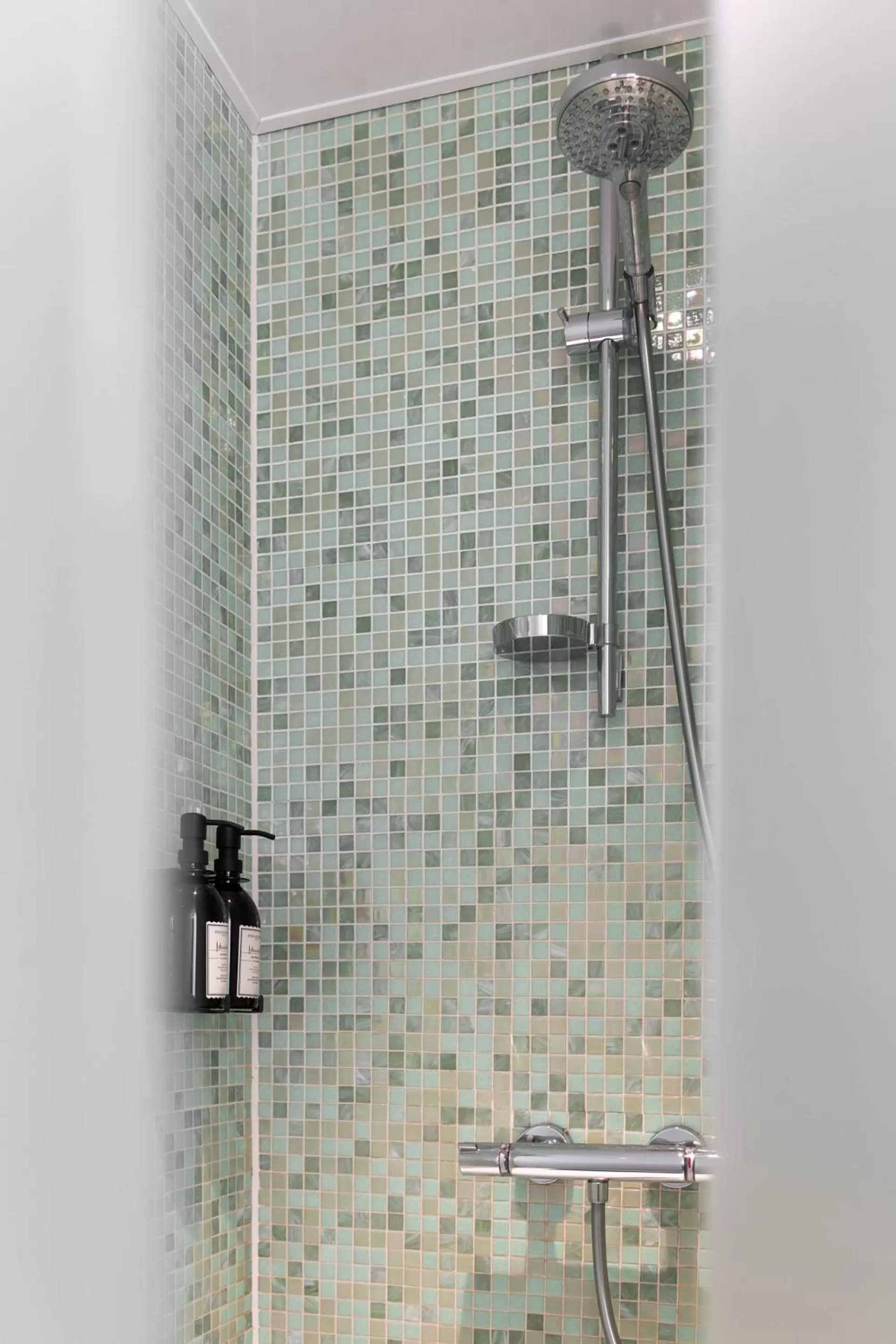 Shower, Bathroom in B&B Herenhuis