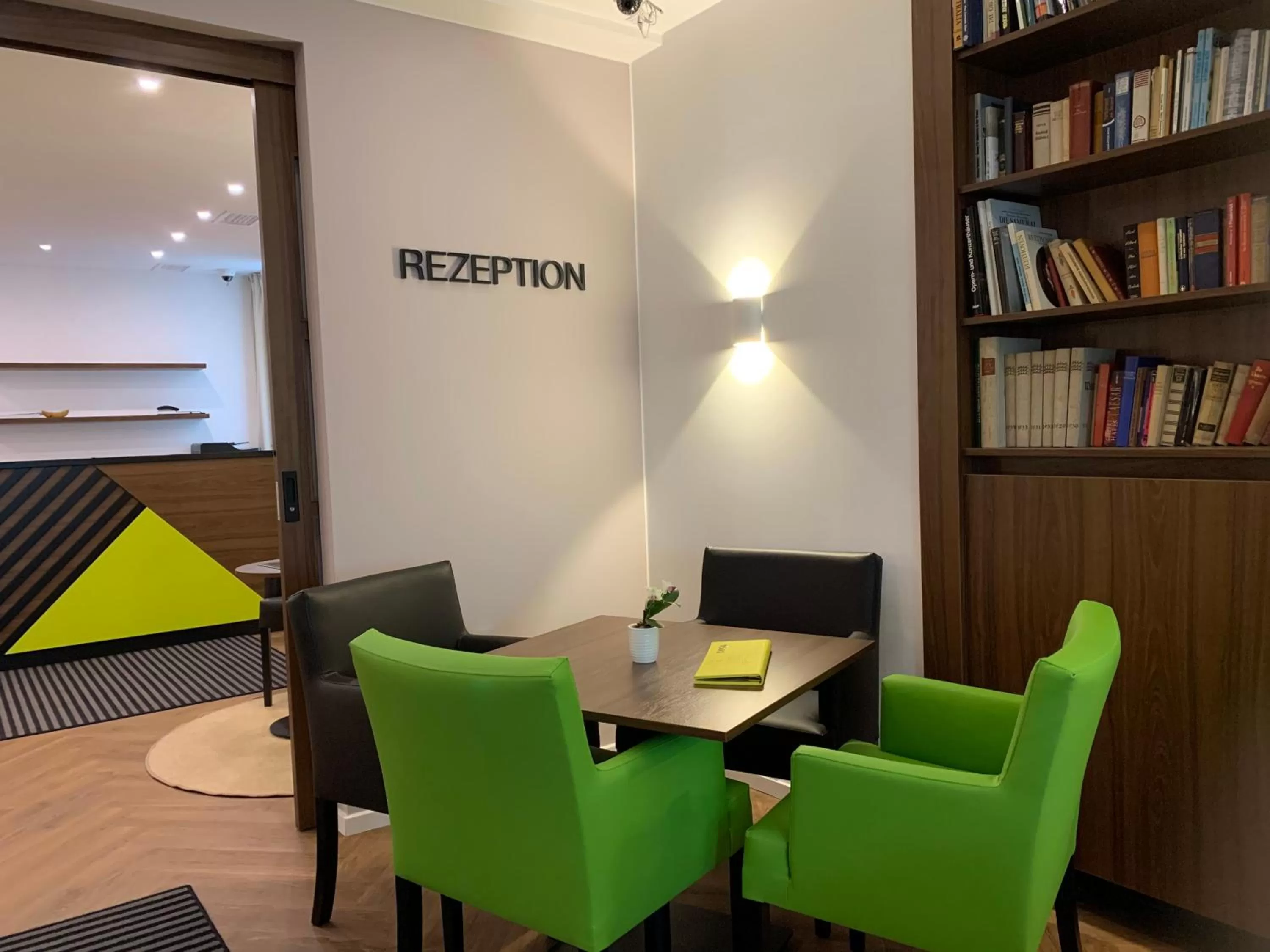 Lobby or reception, Library in Behringers City Hotel Nürnberg