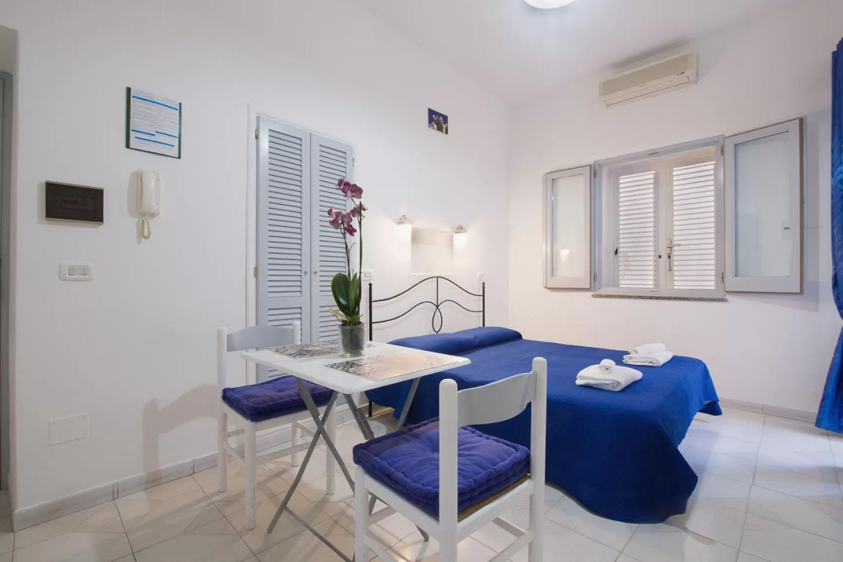 Property building, Bed in Lo Nardo Accommodation