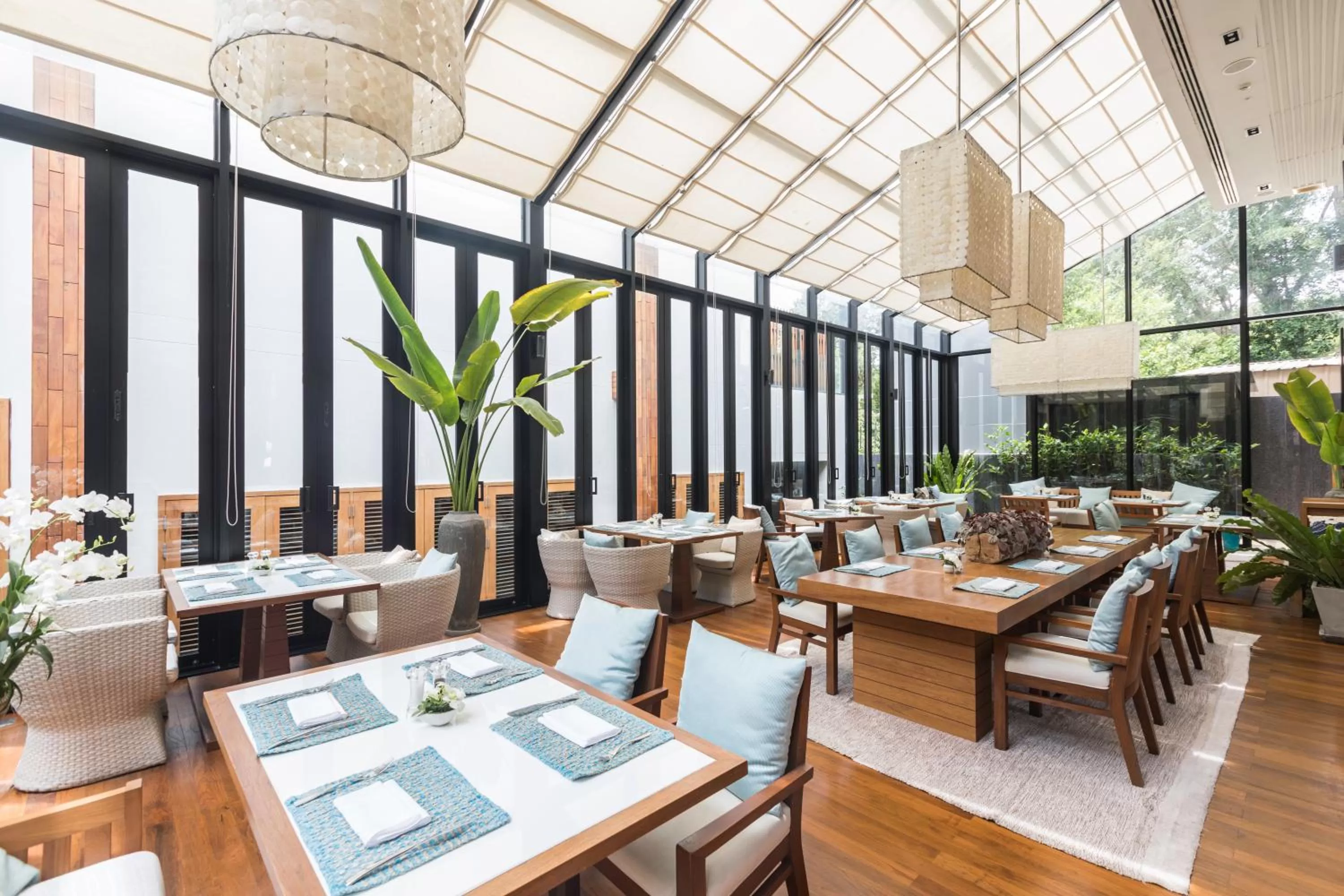 Restaurant/places to eat in Cape Nidhra Hotel