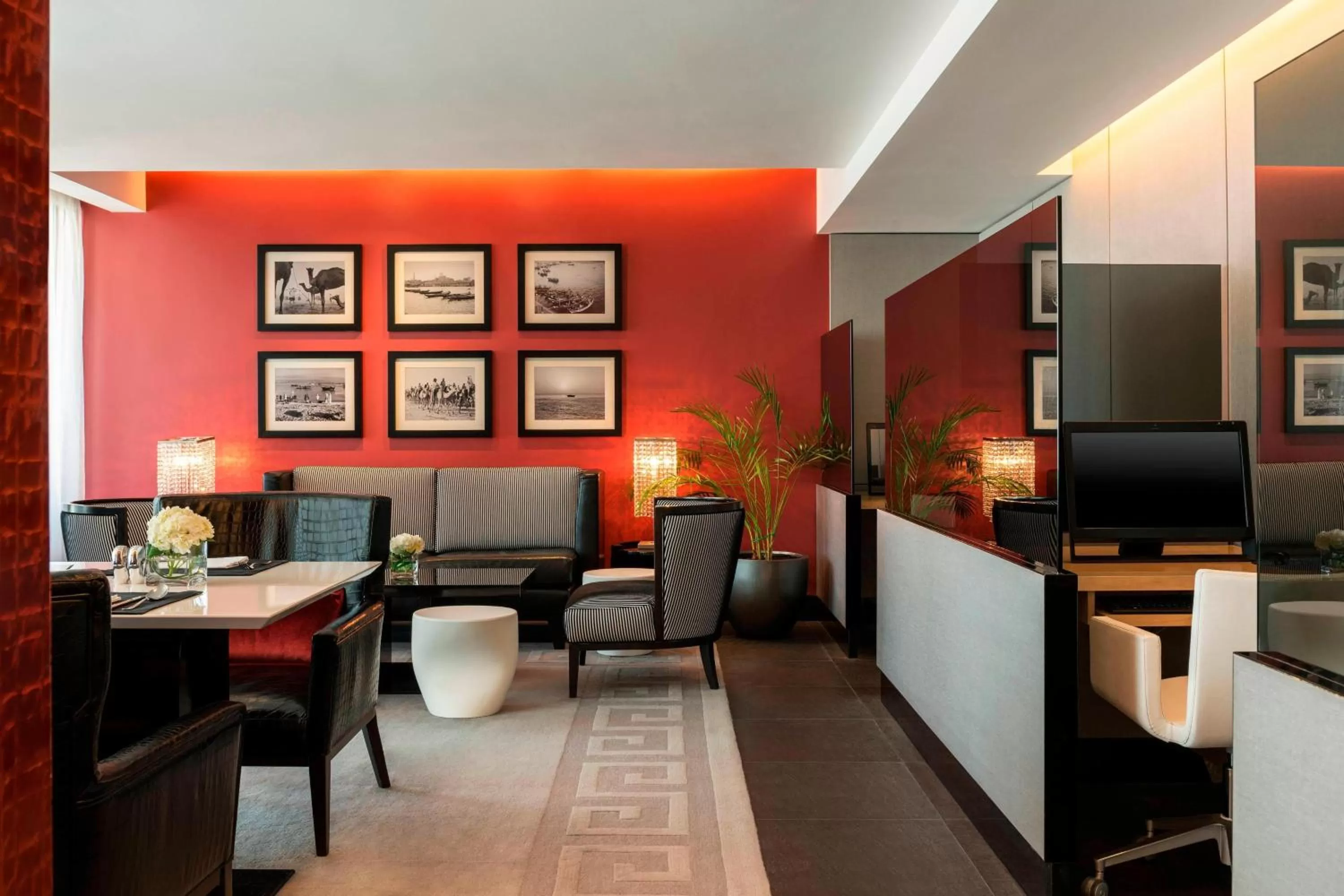 Lounge or bar in The Westin City Centre Bahrain