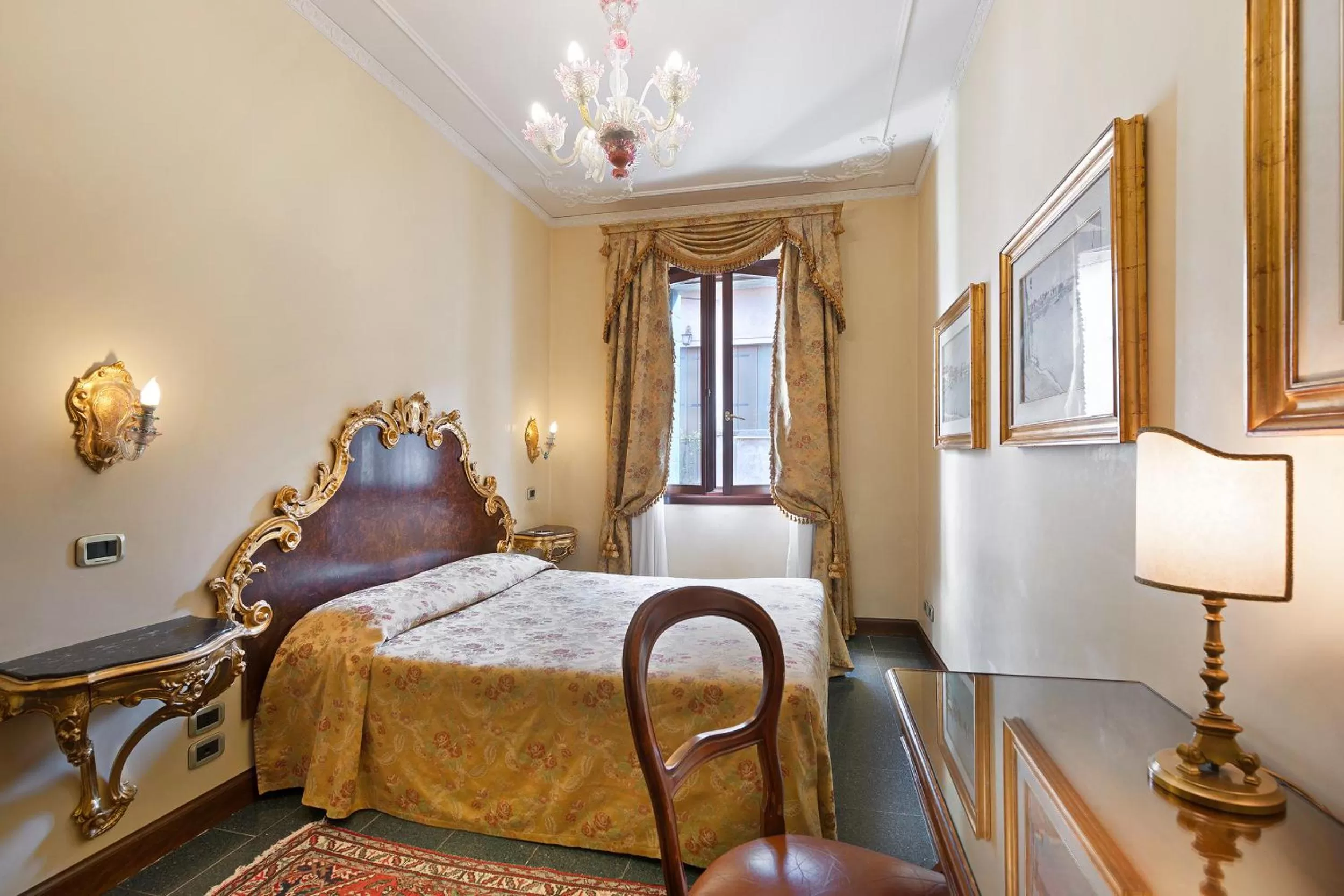 Photo of the whole room, Bed in Residenza d'Epoca San Cassiano