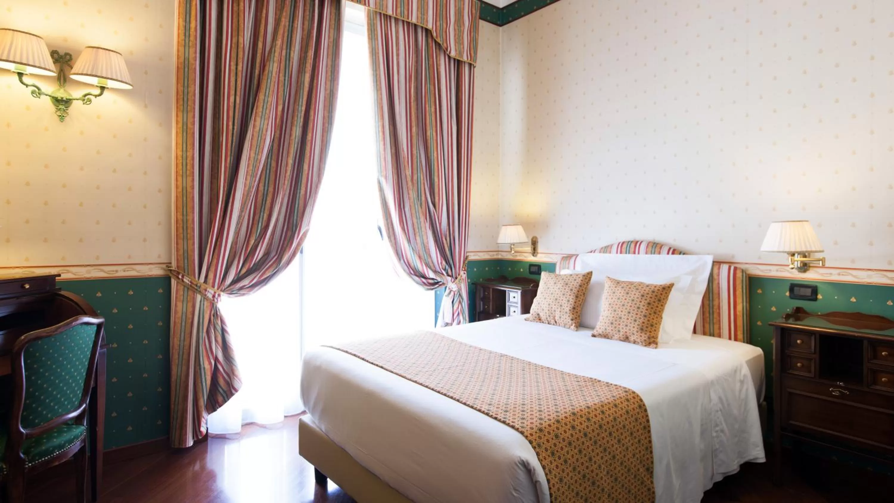 Photo of the whole room, Bed in Hotel Victoria & Iside Spa