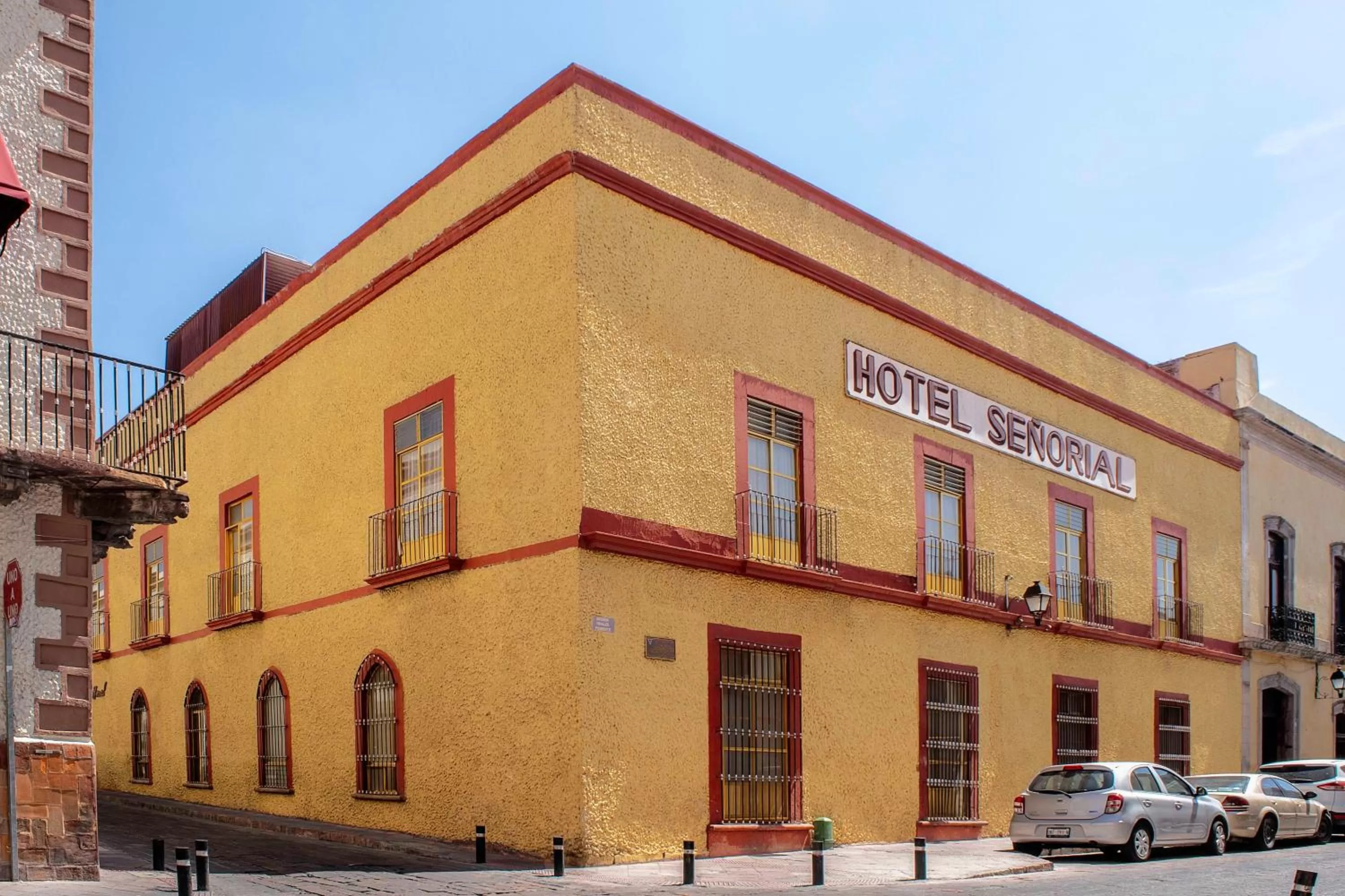 Property building in Hotel Senorial