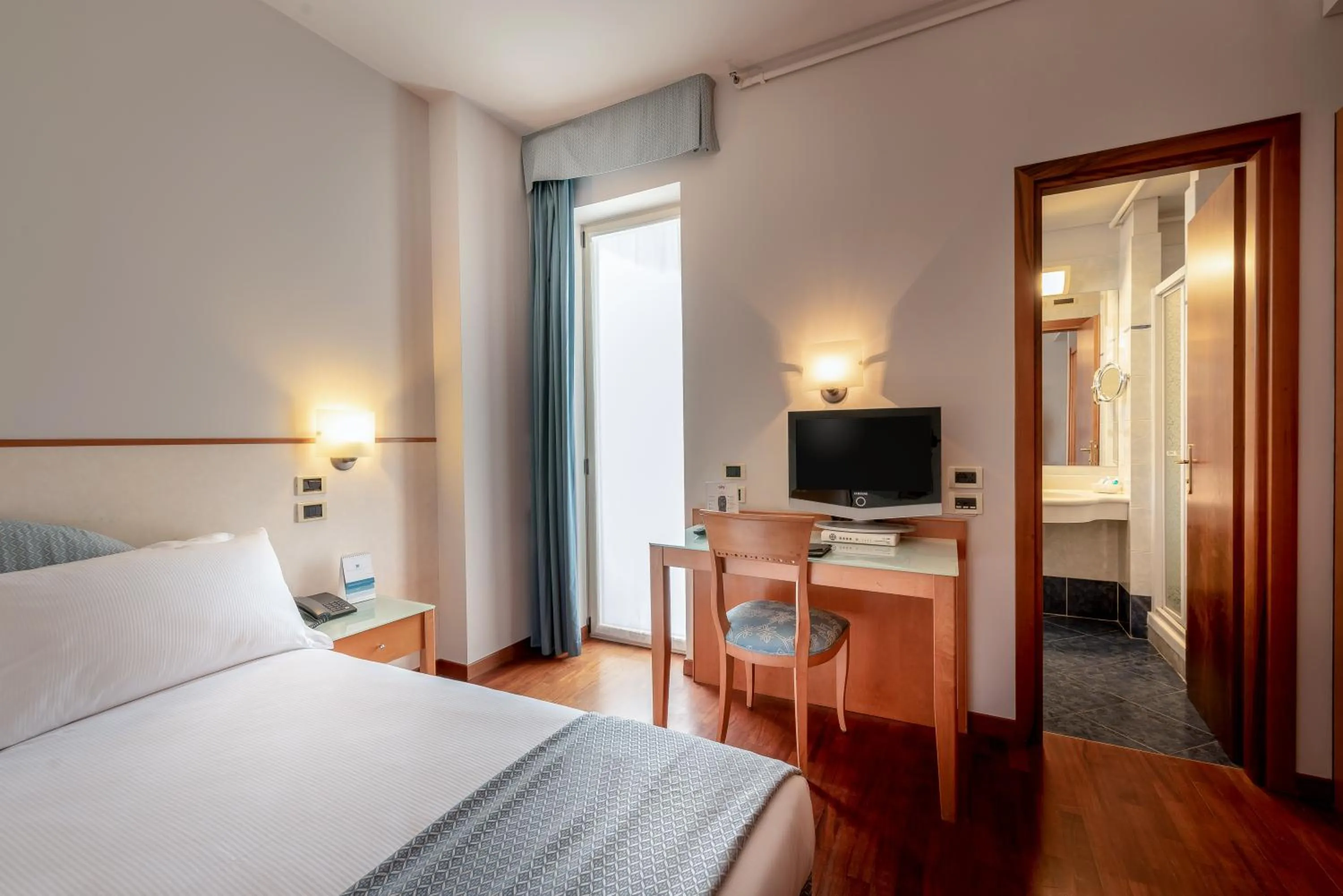 Bedroom, Bed in Hotel Baia Flaminia