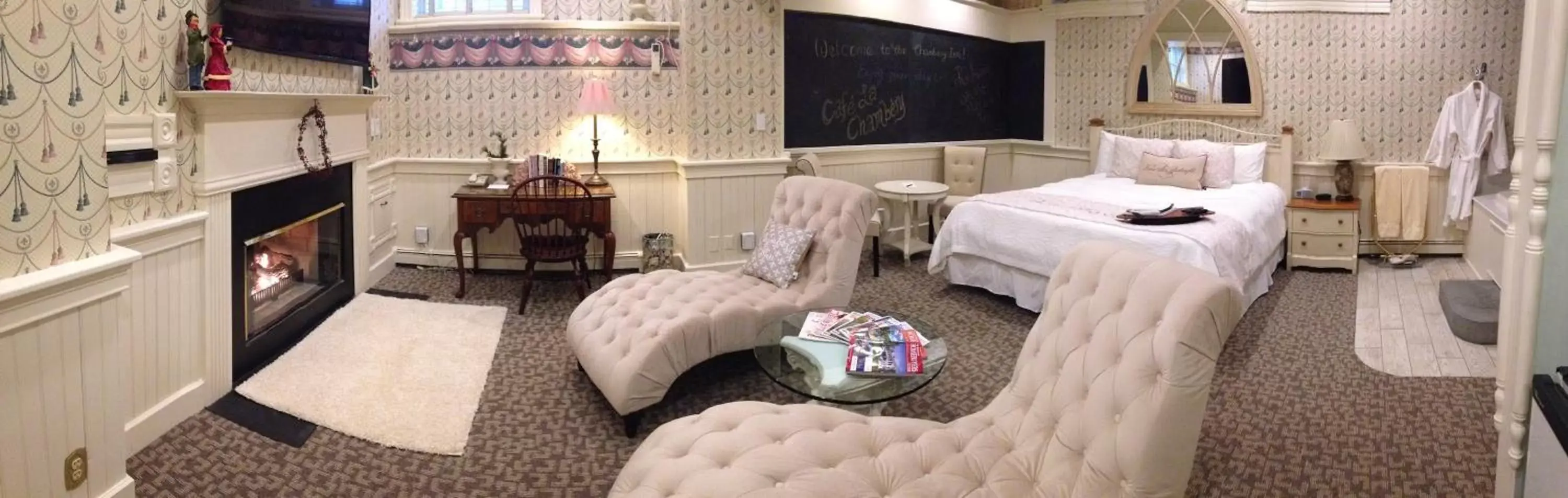 King Suite with Spa Bath in Chambery Inn King Suite with Spa Bath in Chambery Inn