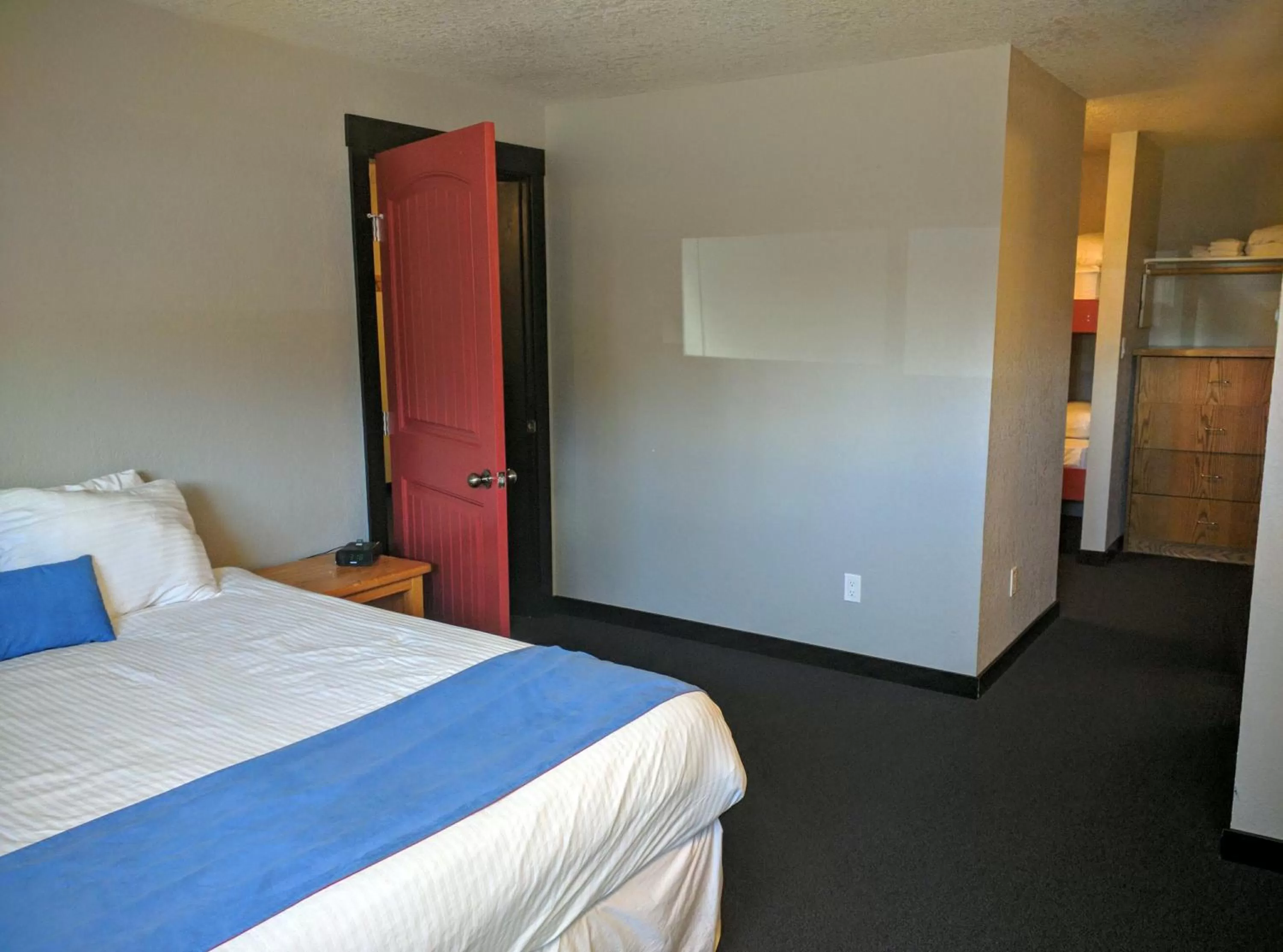 Bedroom, Bed in The Bulldog Hotel