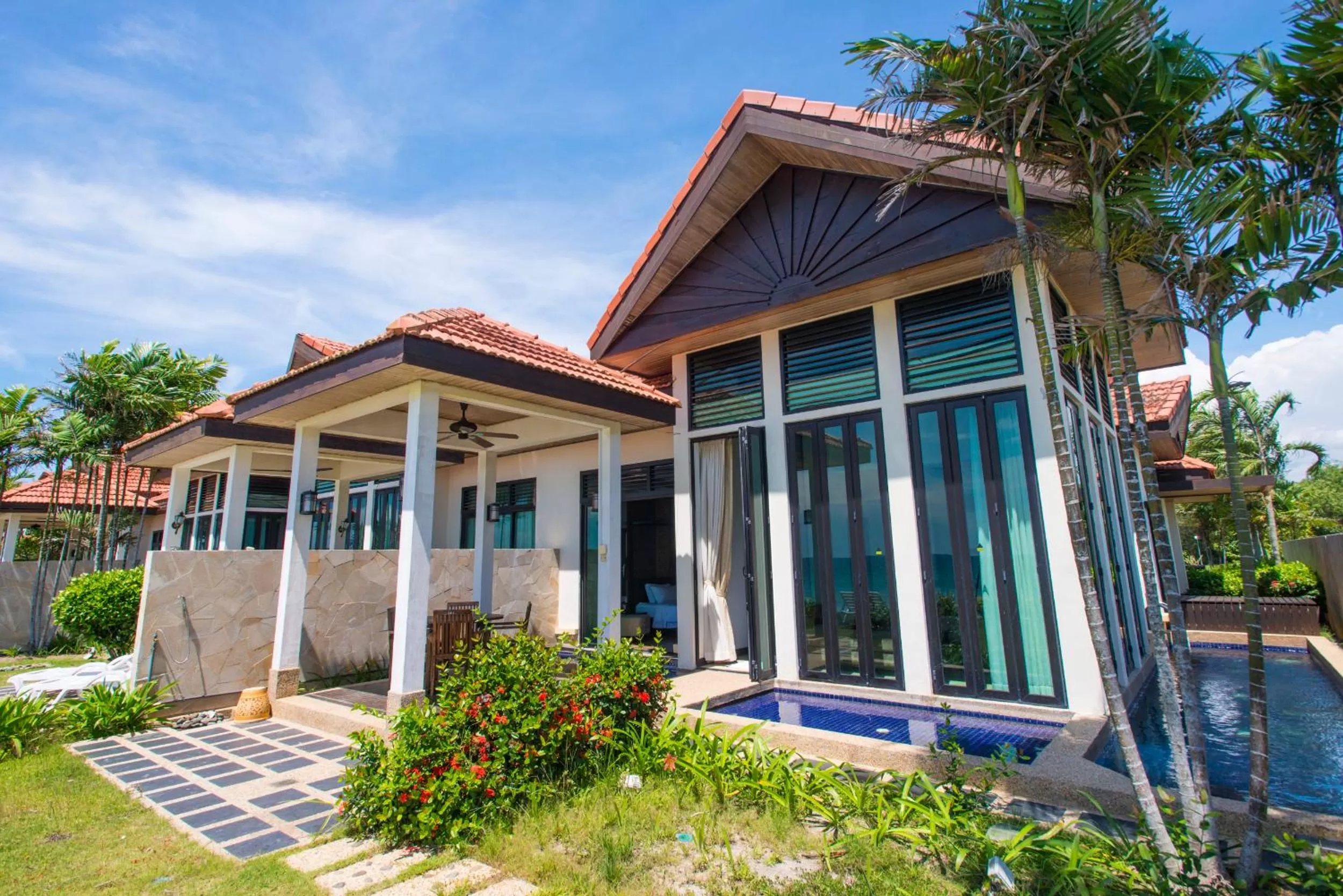 Facade/entrance in Sabah Beach Villas & Suites