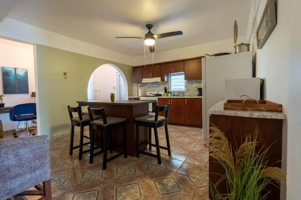 Kitchen/Kitchenette in El Flamingo Beach Club