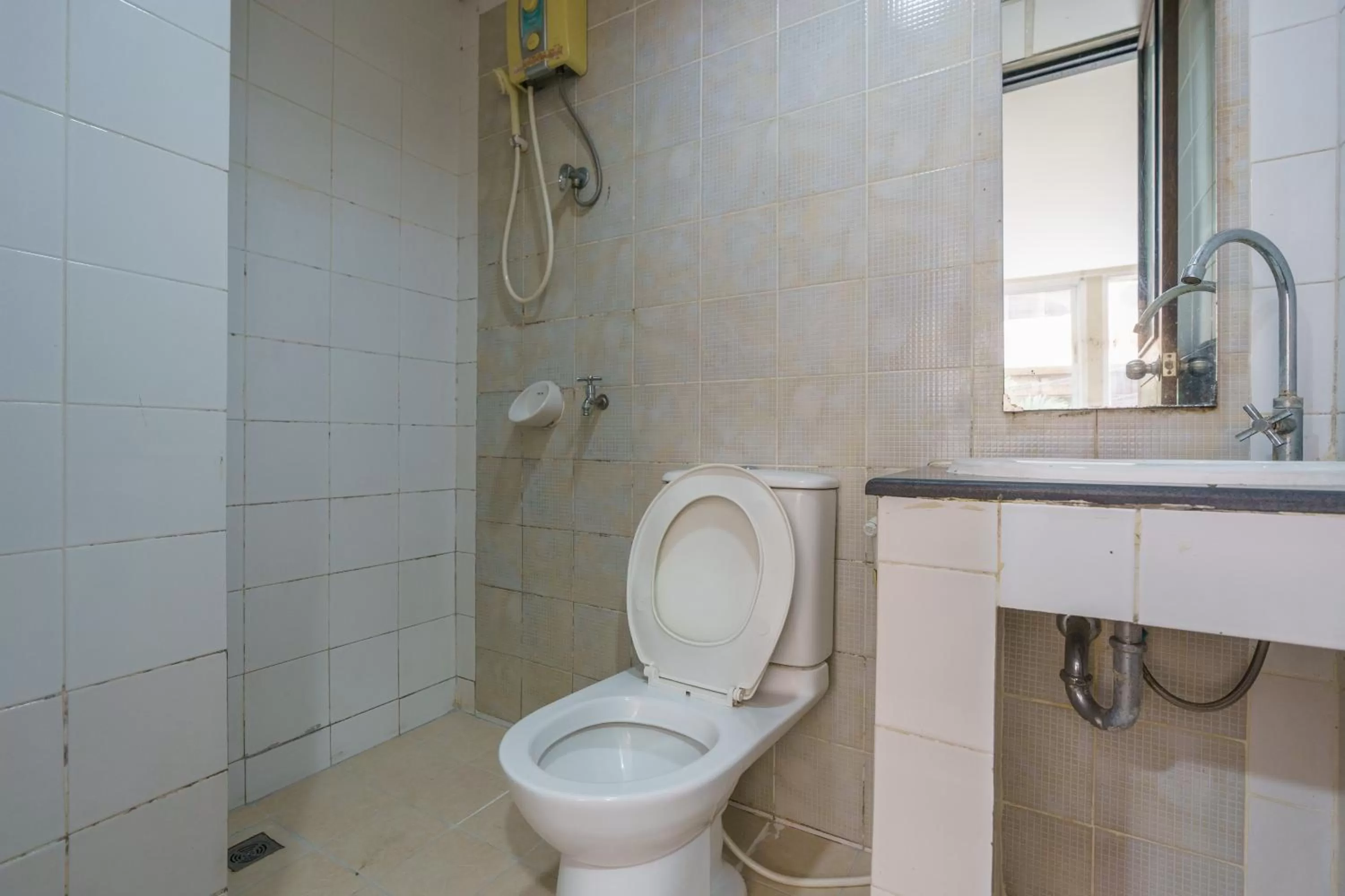 Shower, Bathroom in CheQinn Bed Sukhumvit 4 Nana Plaza