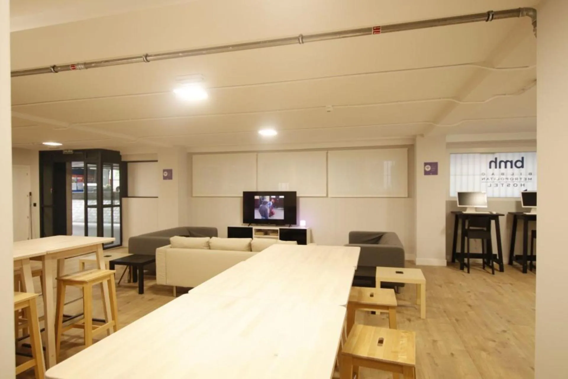 Lounge or bar in Bilbao Metropolitan Hostel by Bossh! Hotels