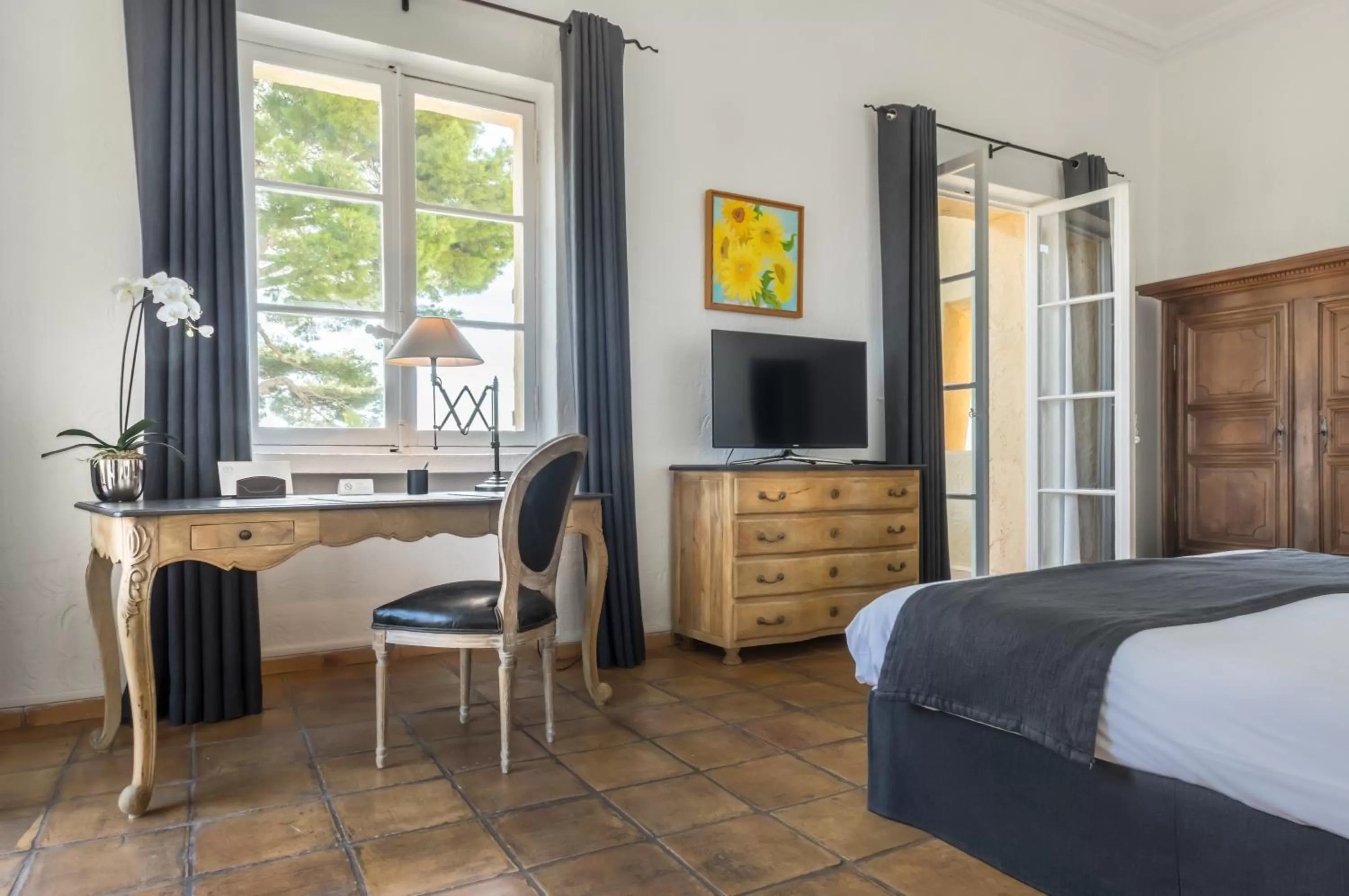 TV and multimedia, Bed in Hôtel Club Port La Galère