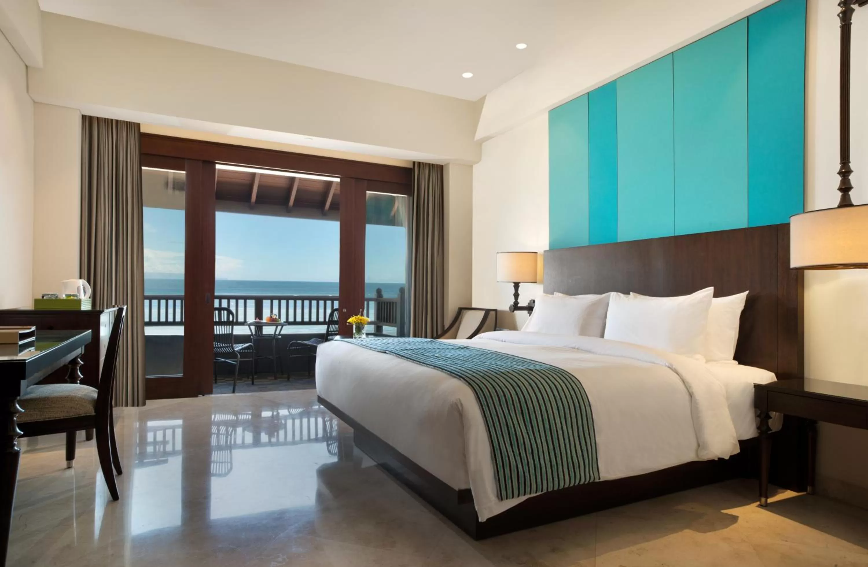 Balcony/Terrace, Bed in Holiday Inn Resort Bali Nusa Dua by IHG